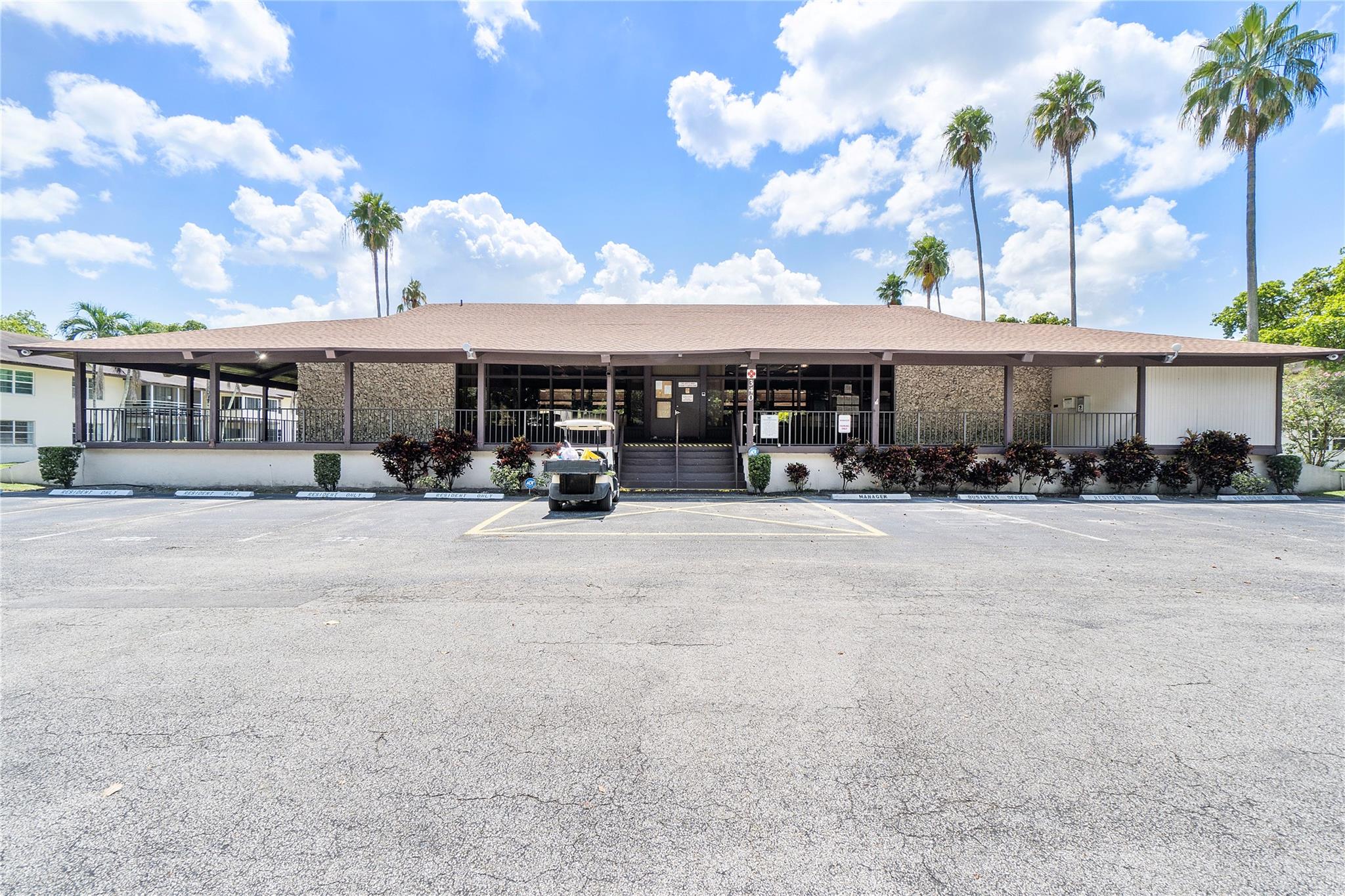 172 W Laurel Dr 1102