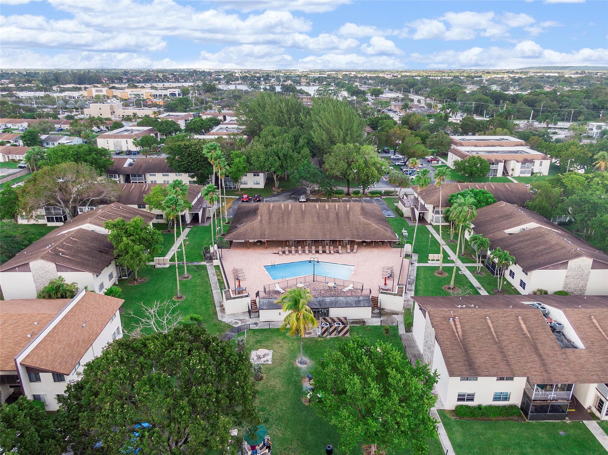 172 W Laurel Dr 1102