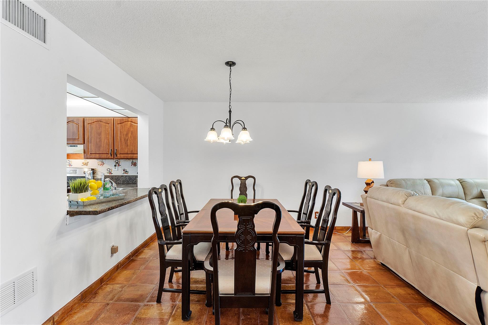 172 W Laurel Dr 1102