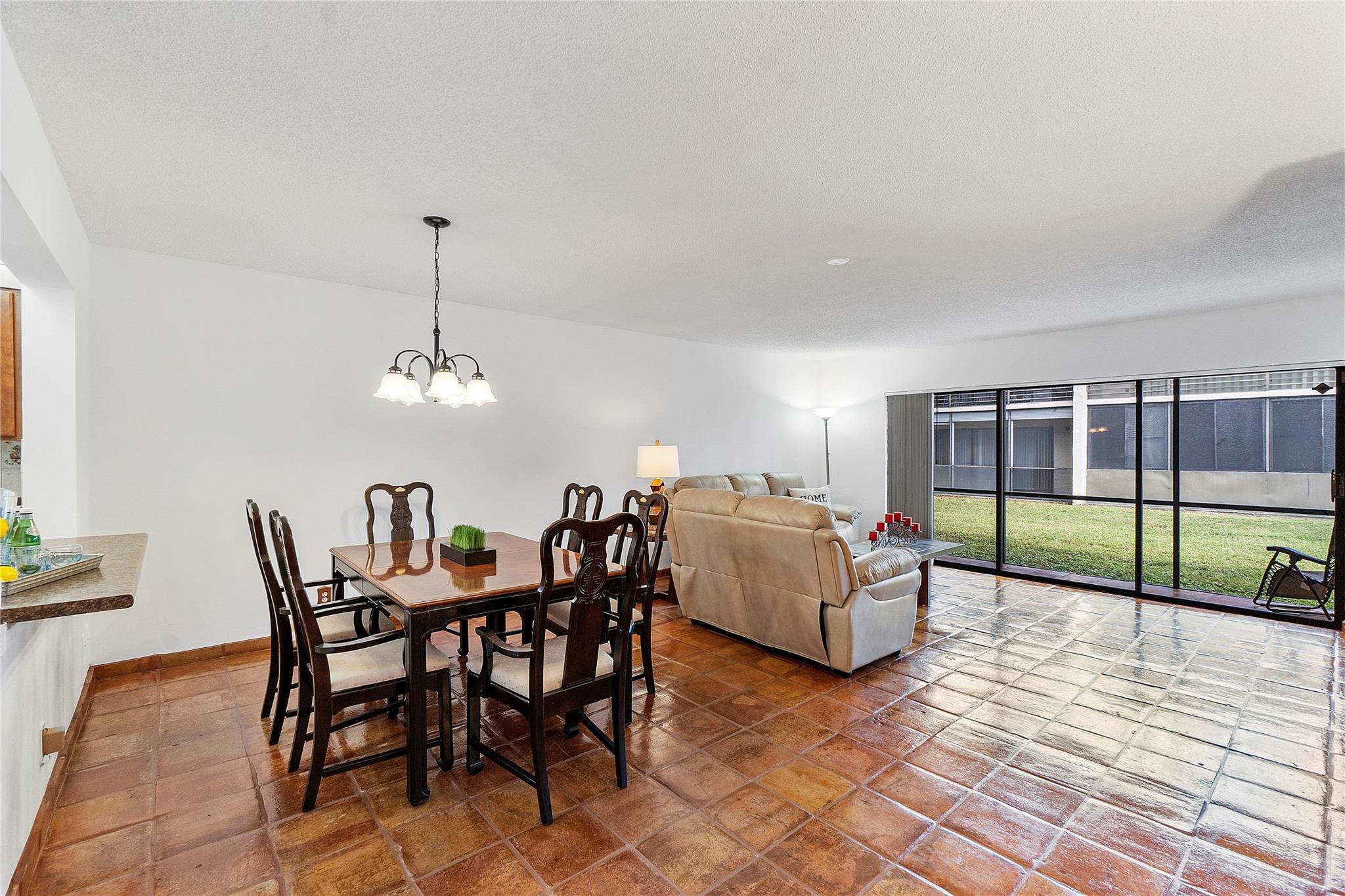 172 W Laurel Dr 1102