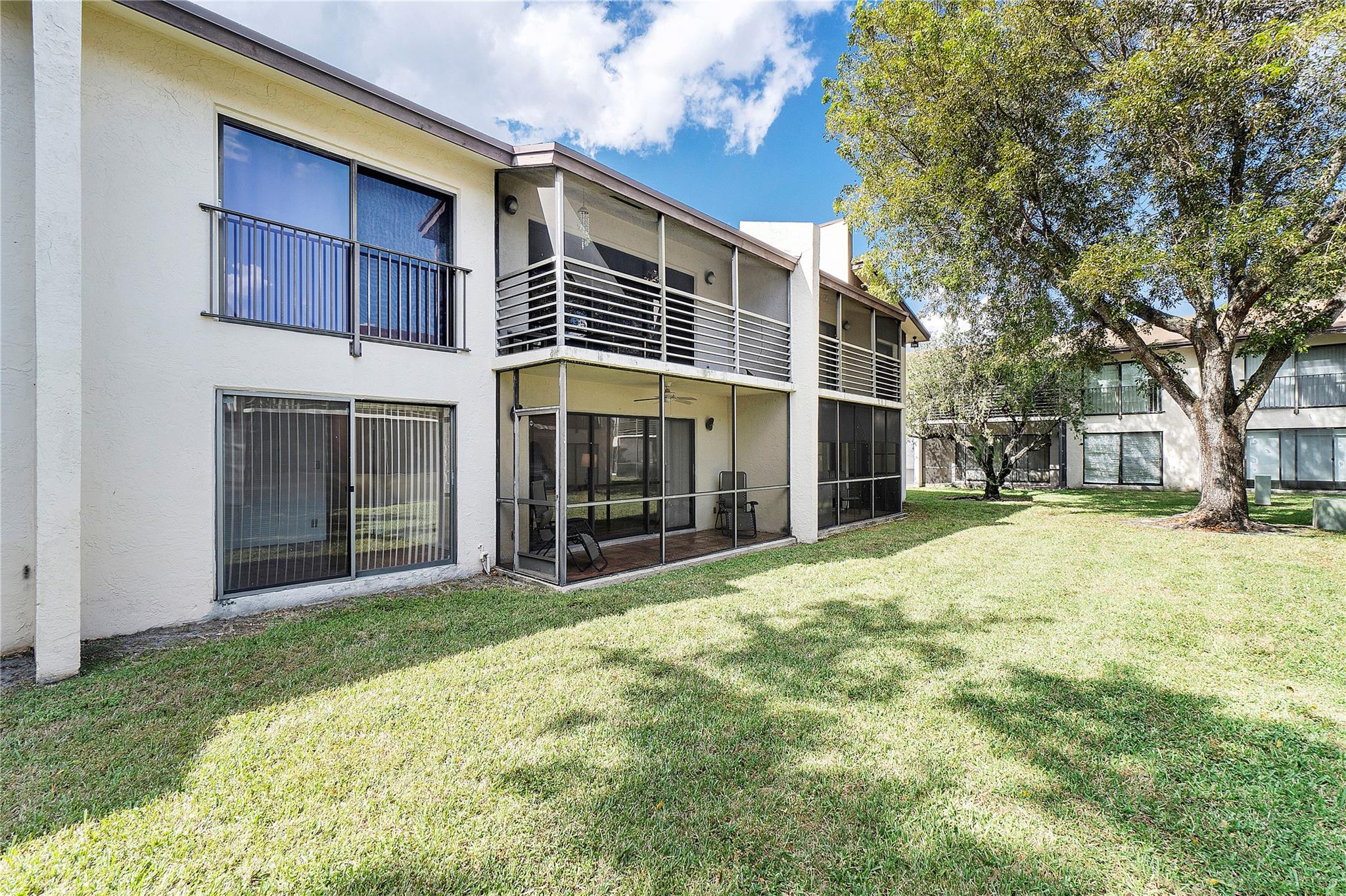 172 W Laurel Dr 1102