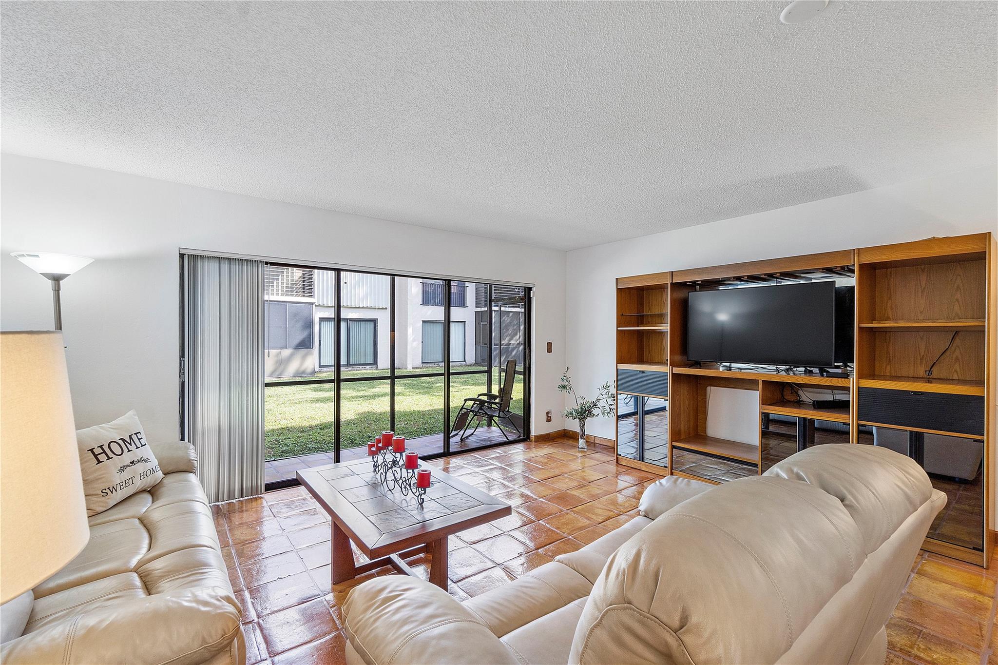 172 W Laurel Dr 1102