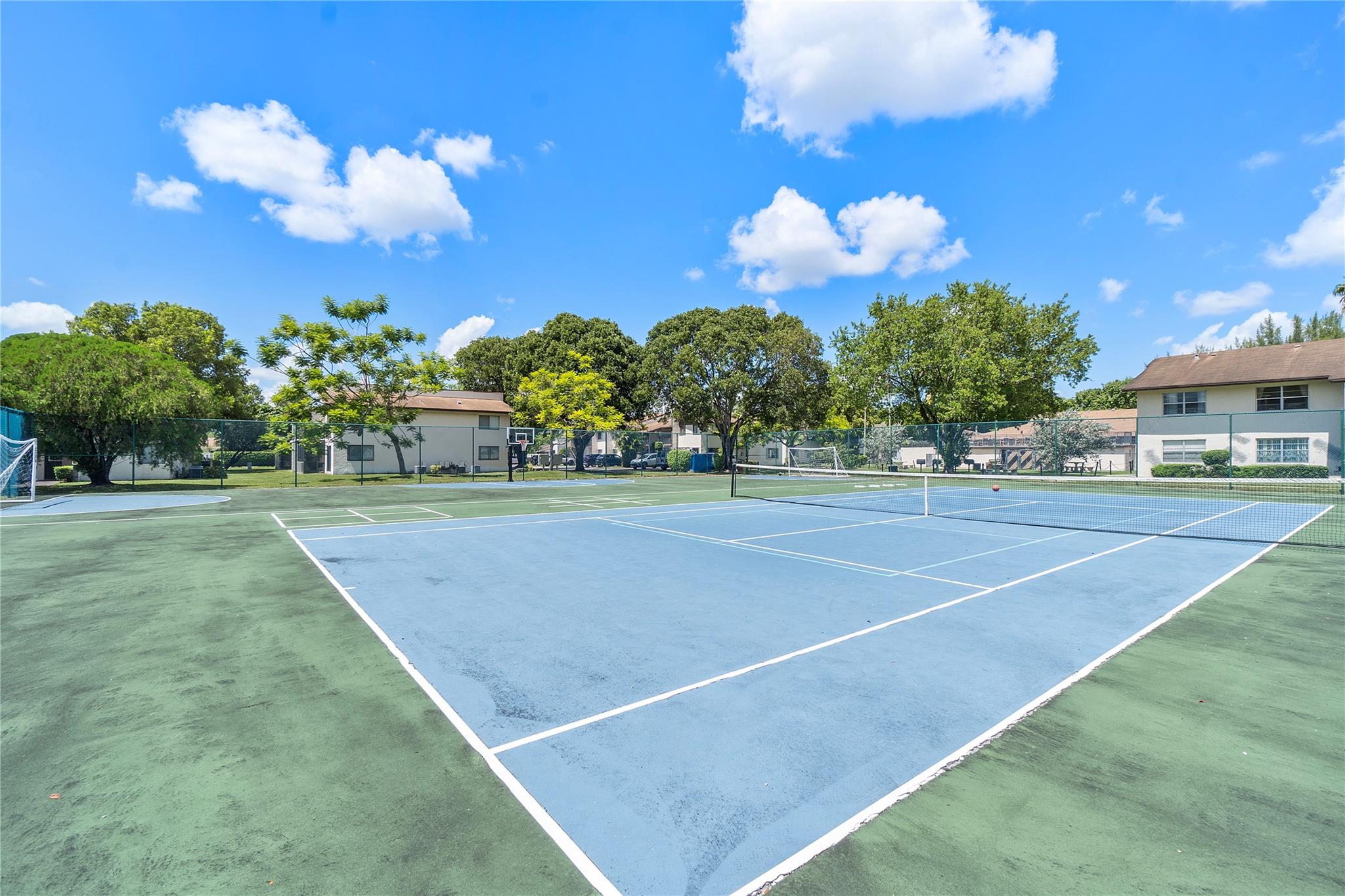 172 W Laurel Dr 1102