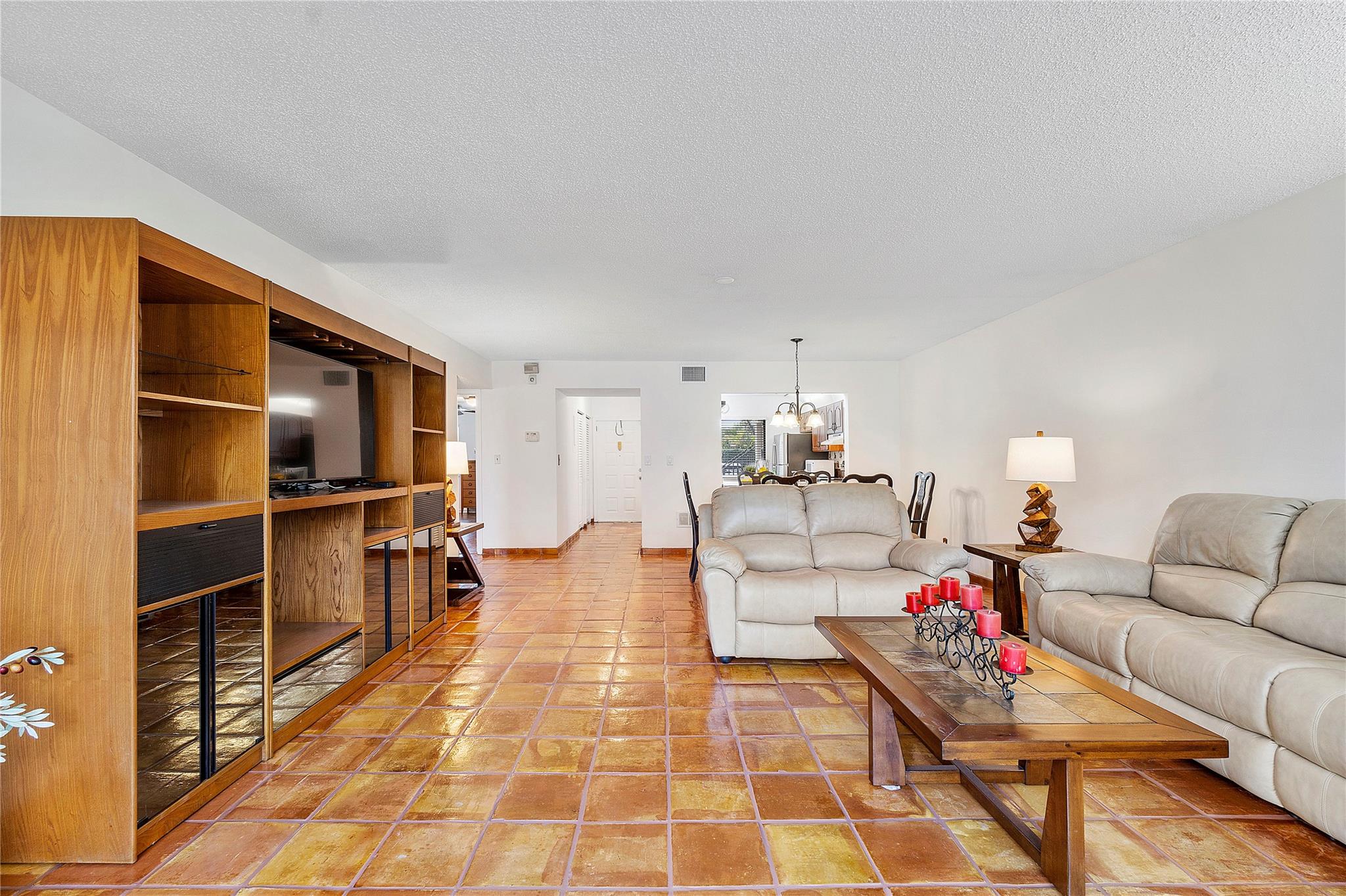 172 W Laurel Dr 1102