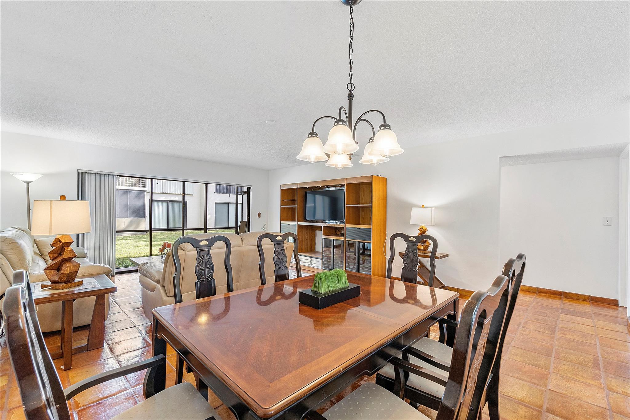 172 W Laurel Dr 1102