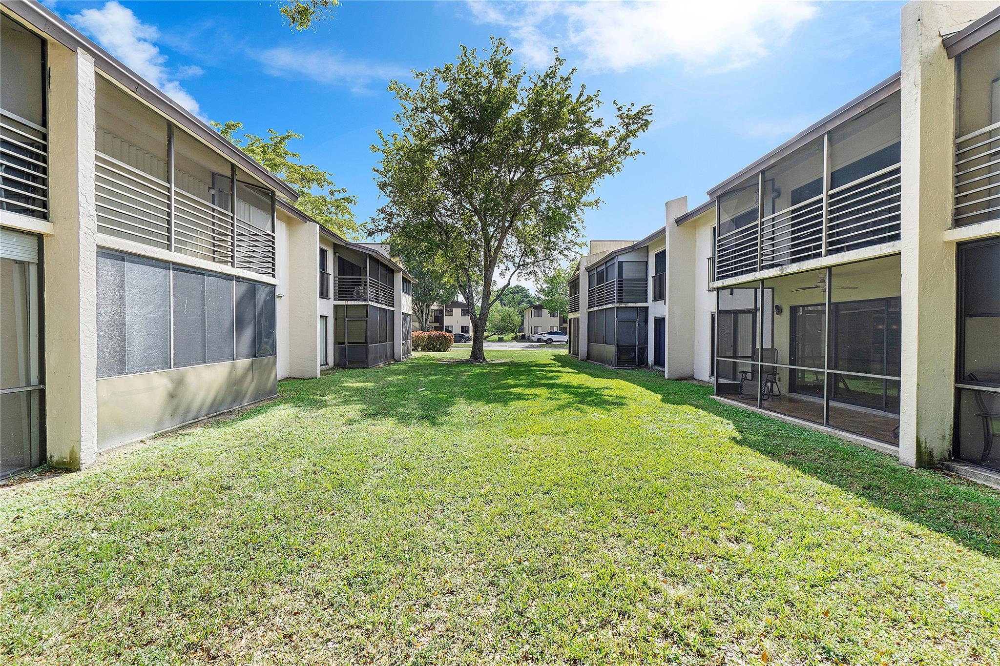172 W Laurel Dr 1102