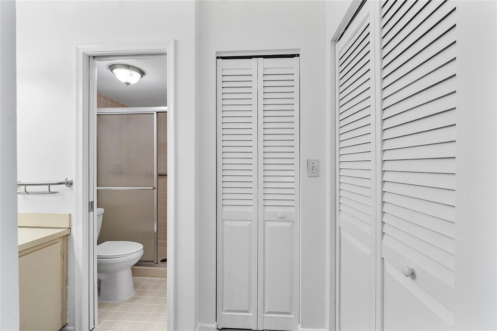 172 W Laurel Dr 1102