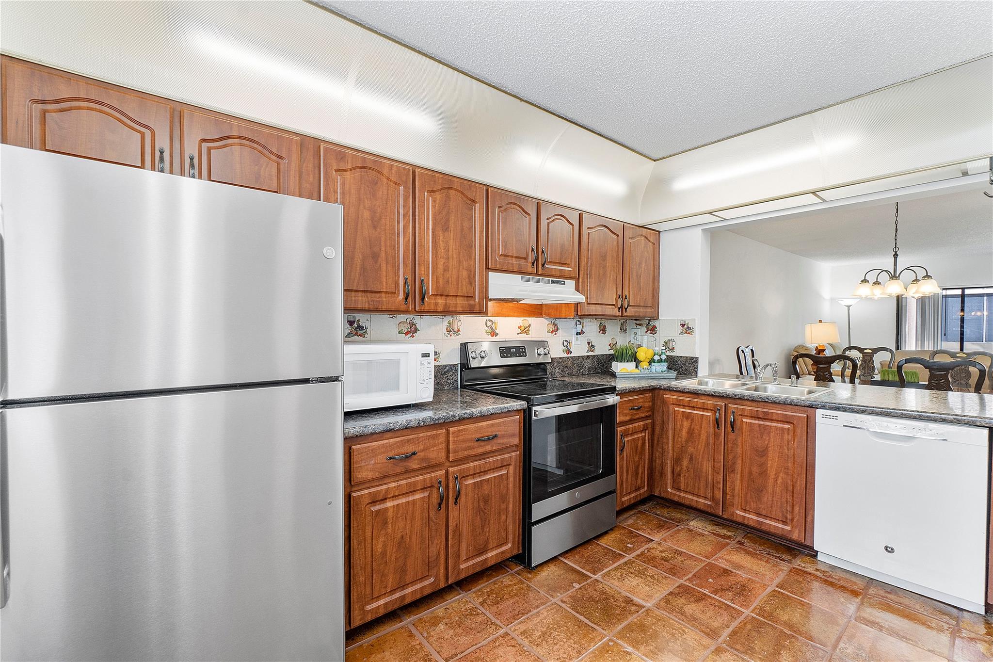 172 W Laurel Dr 1102