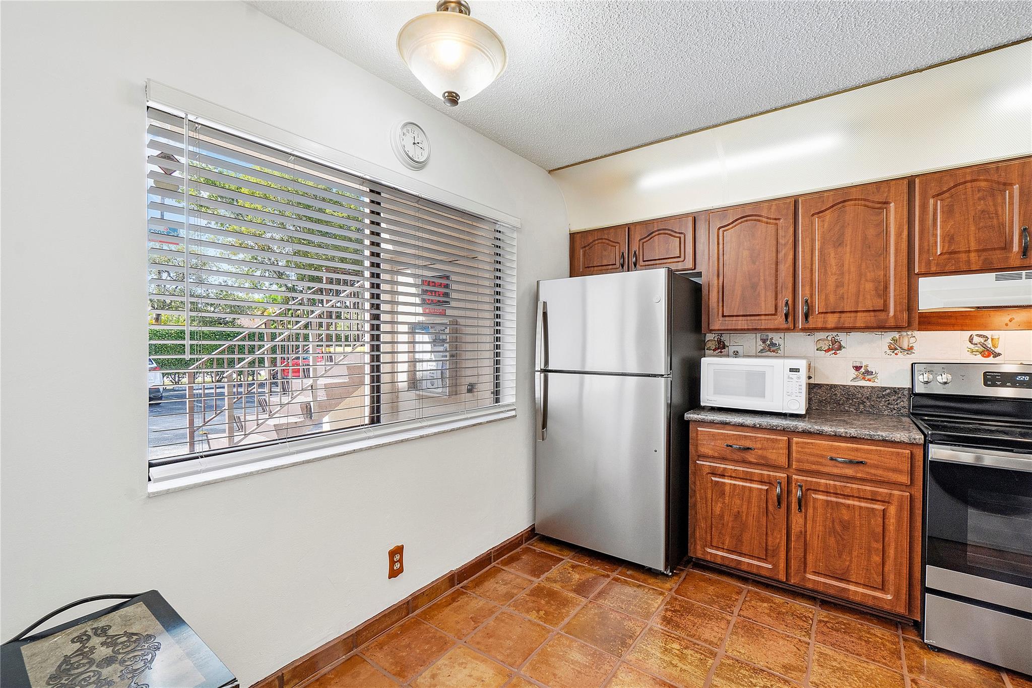 172 W Laurel Dr 1102