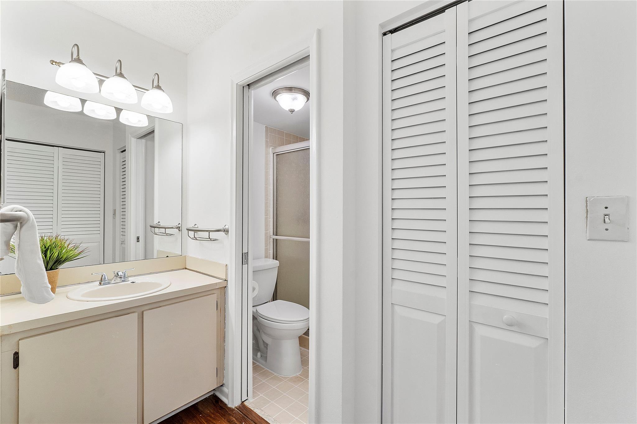 172 W Laurel Dr 1102