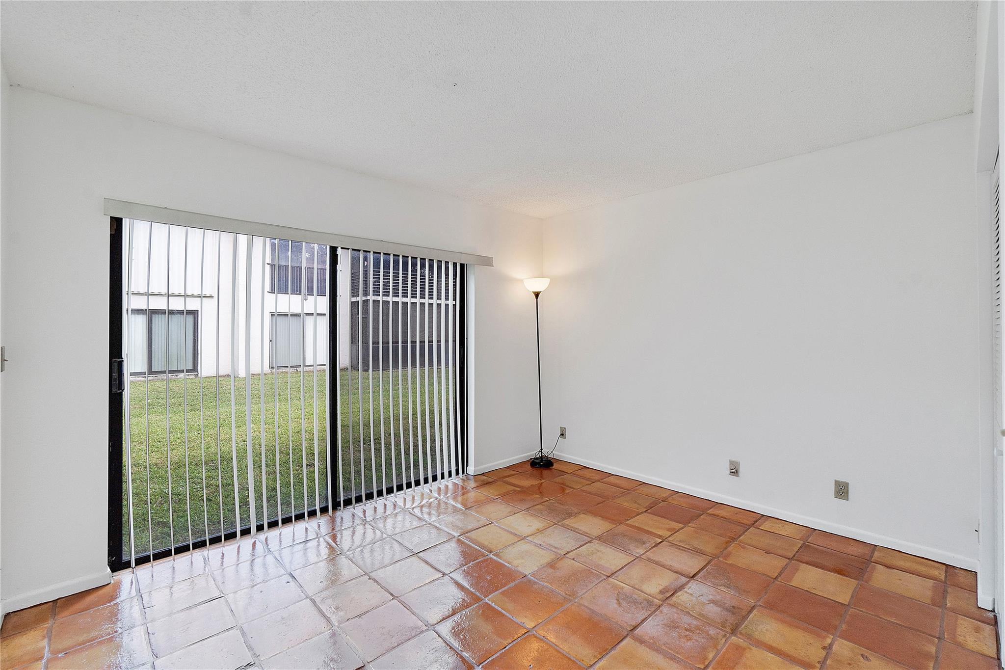 172 W Laurel Dr 1102