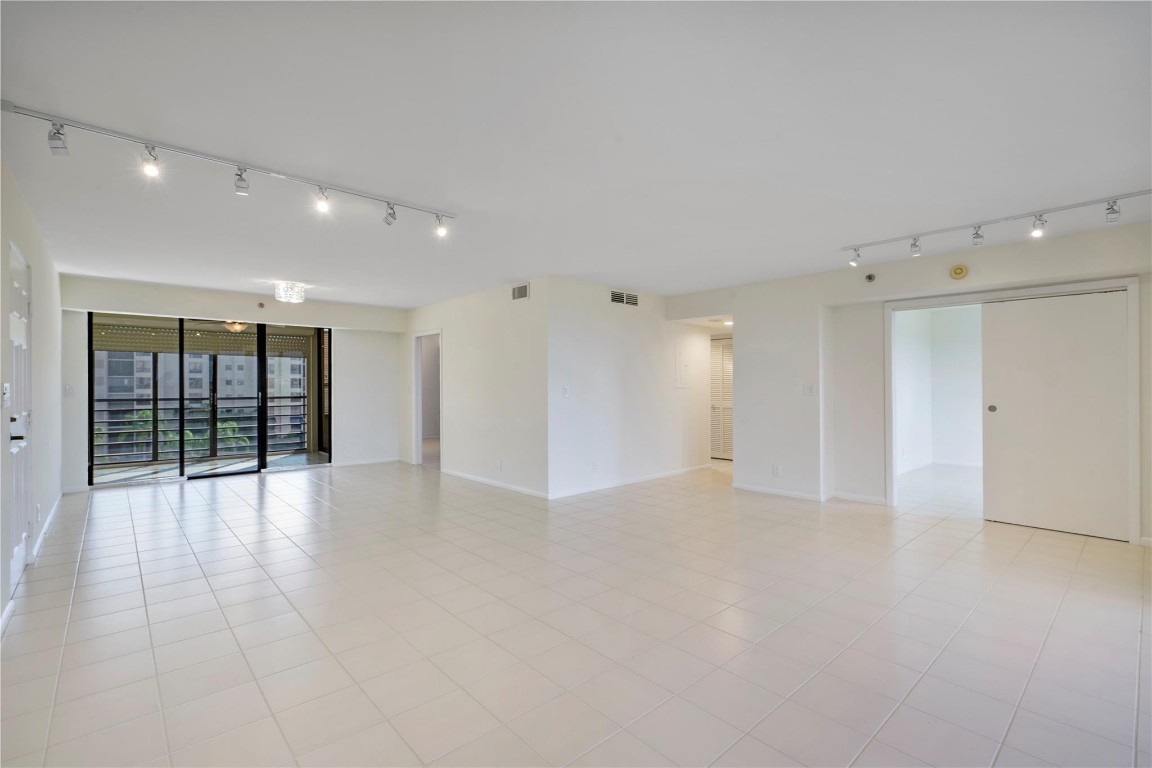 7582 Regency Lake Drive 601