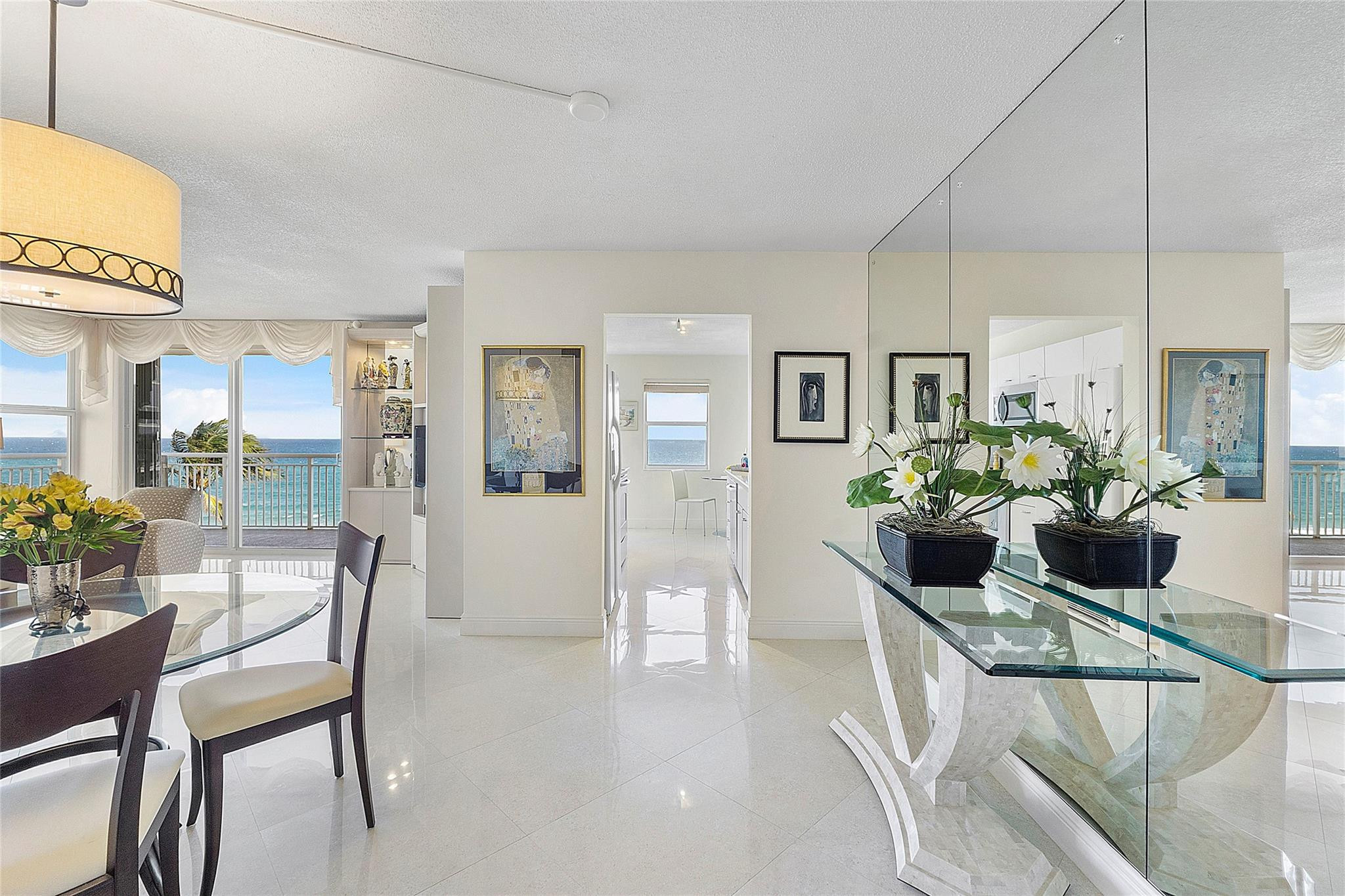 1051 Hillsboro Mile 511E