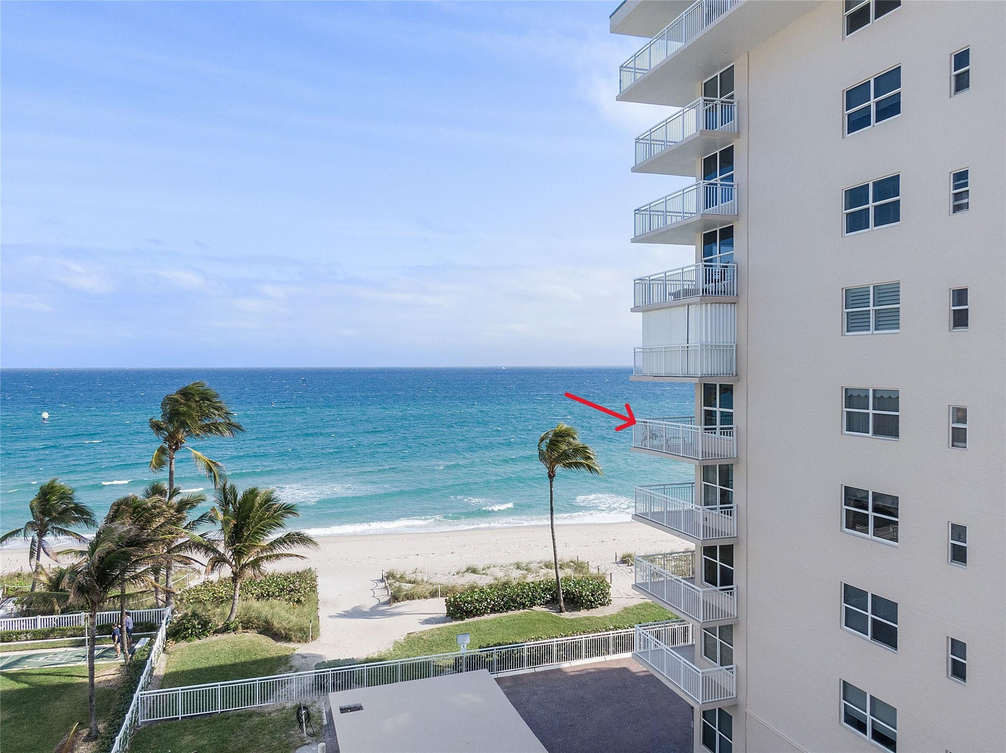 1051 Hillsboro Mile 511E