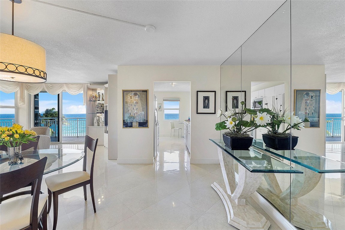 1051 Hillsboro Mile 511E