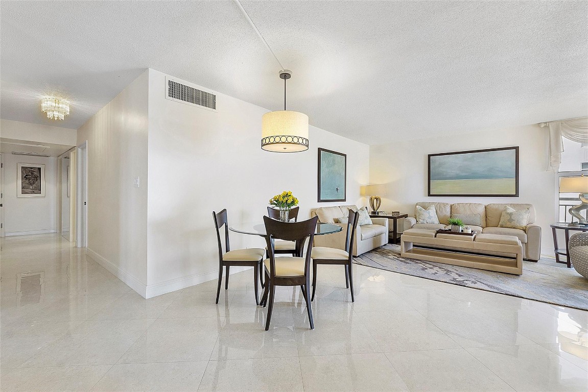 1051 Hillsboro Mile 511E