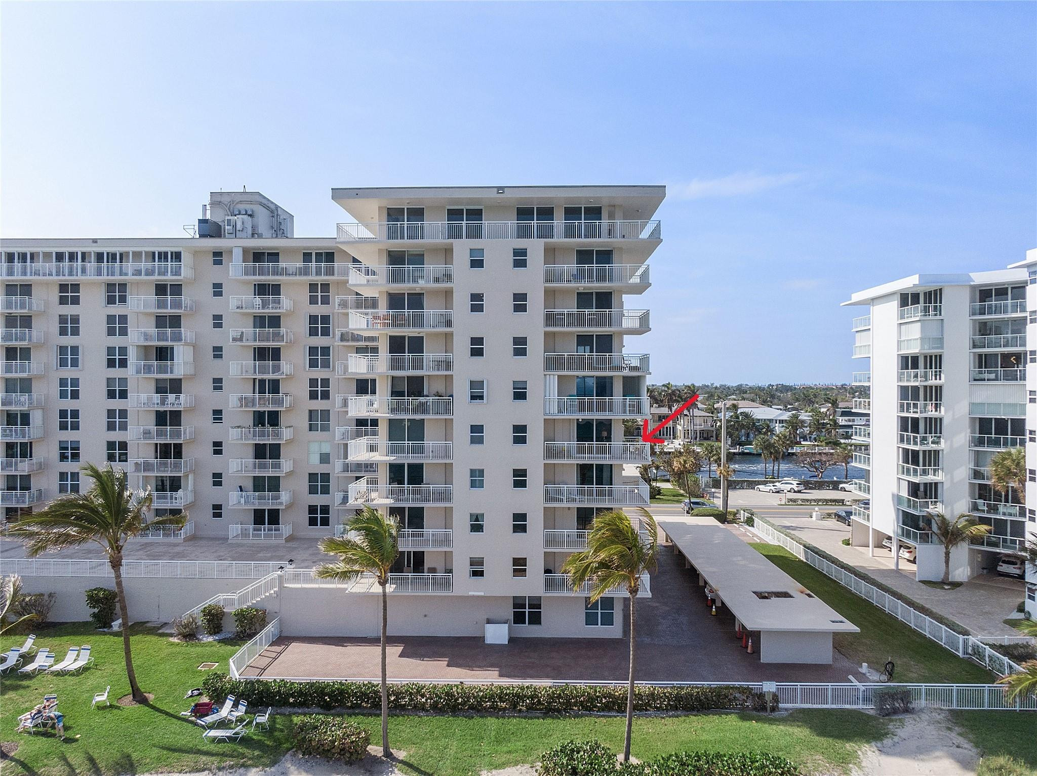 1051 Hillsboro Mile 511E