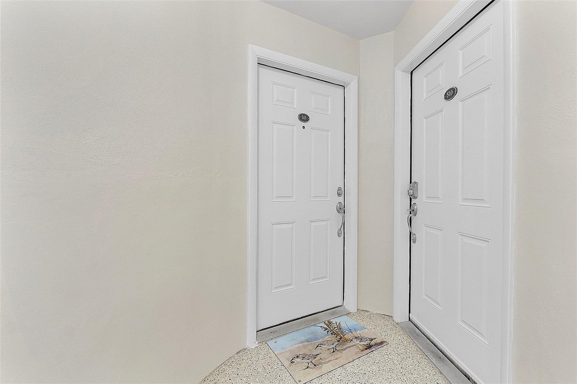 1051 Hillsboro Mile 511E