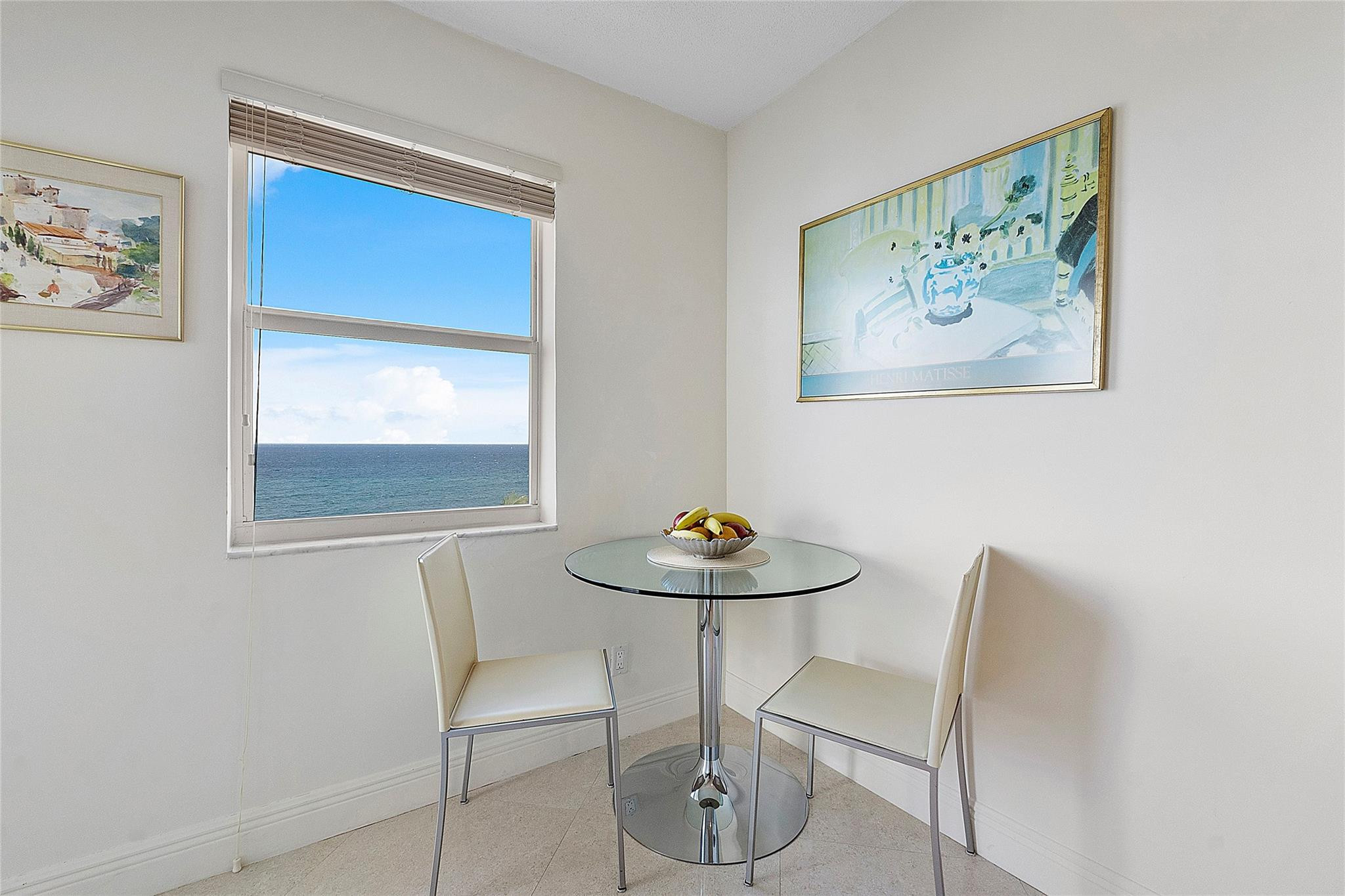 1051 Hillsboro Mile 511E