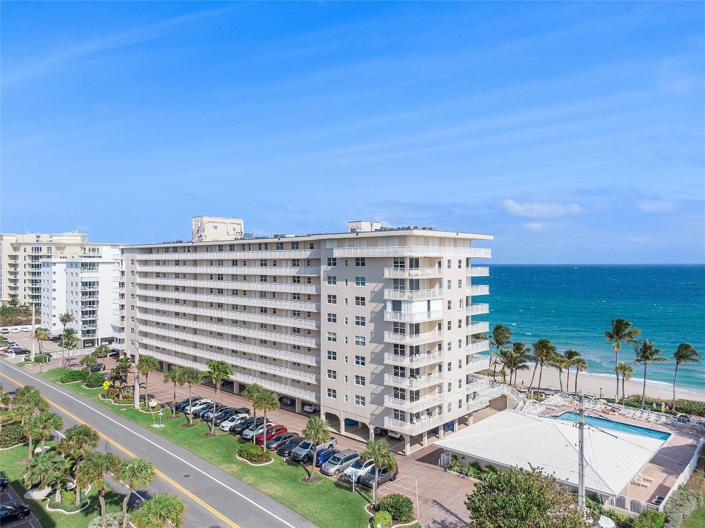 1051 Hillsboro Mile 511E