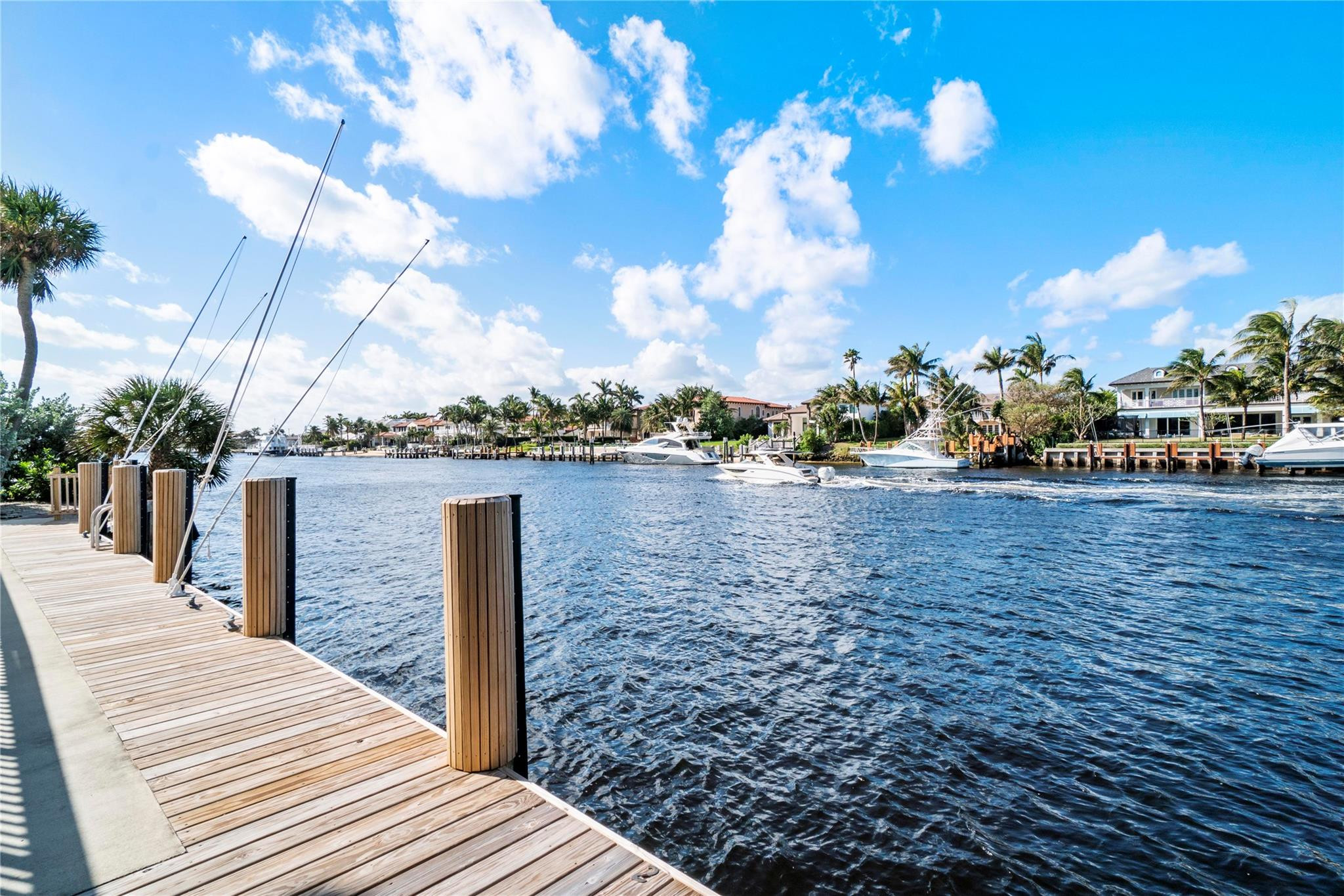 1051 Hillsboro Mile 511E