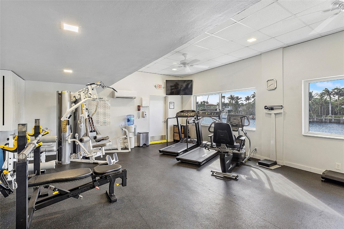 1051 Hillsboro Mile 511E