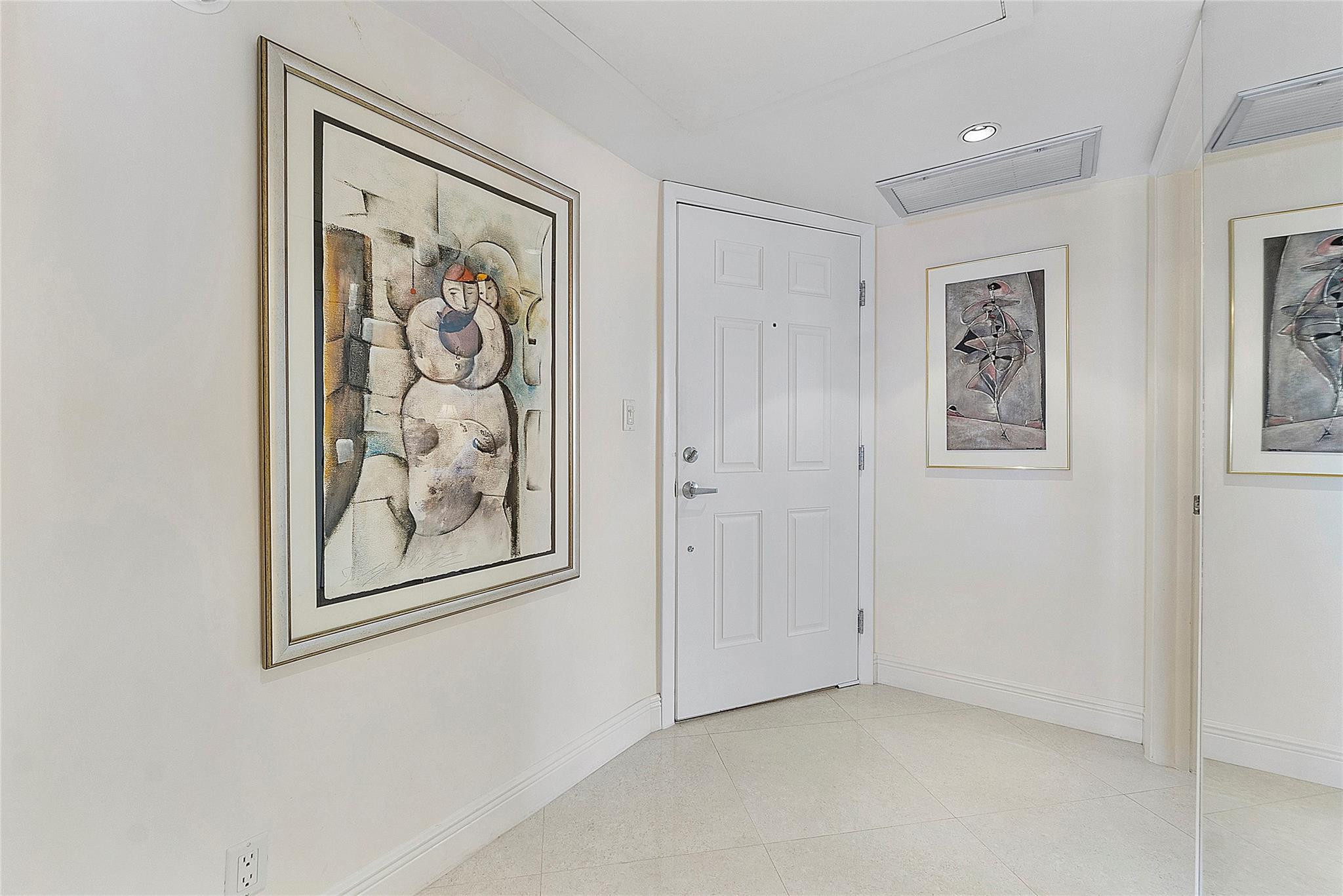 1051 Hillsboro Mile 511E