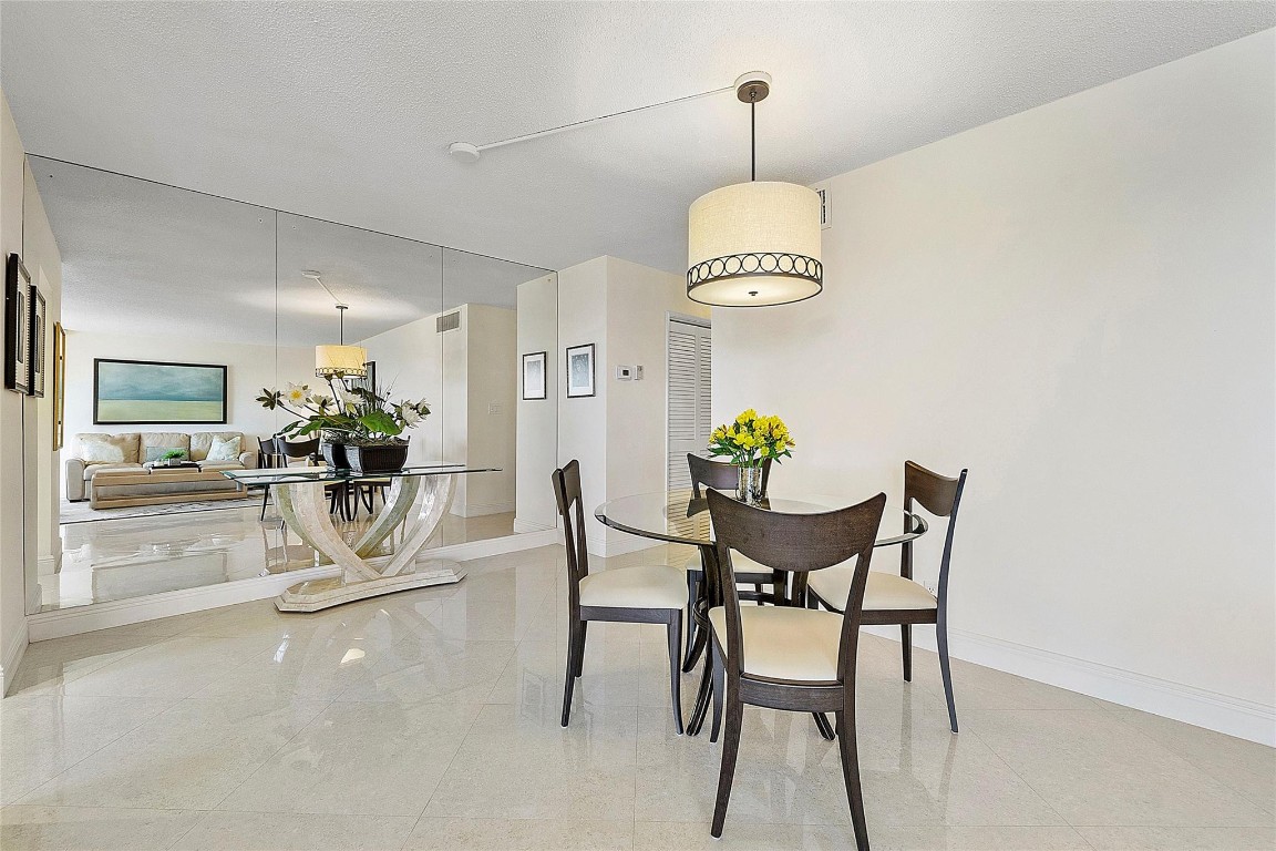 1051 Hillsboro Mile 511E