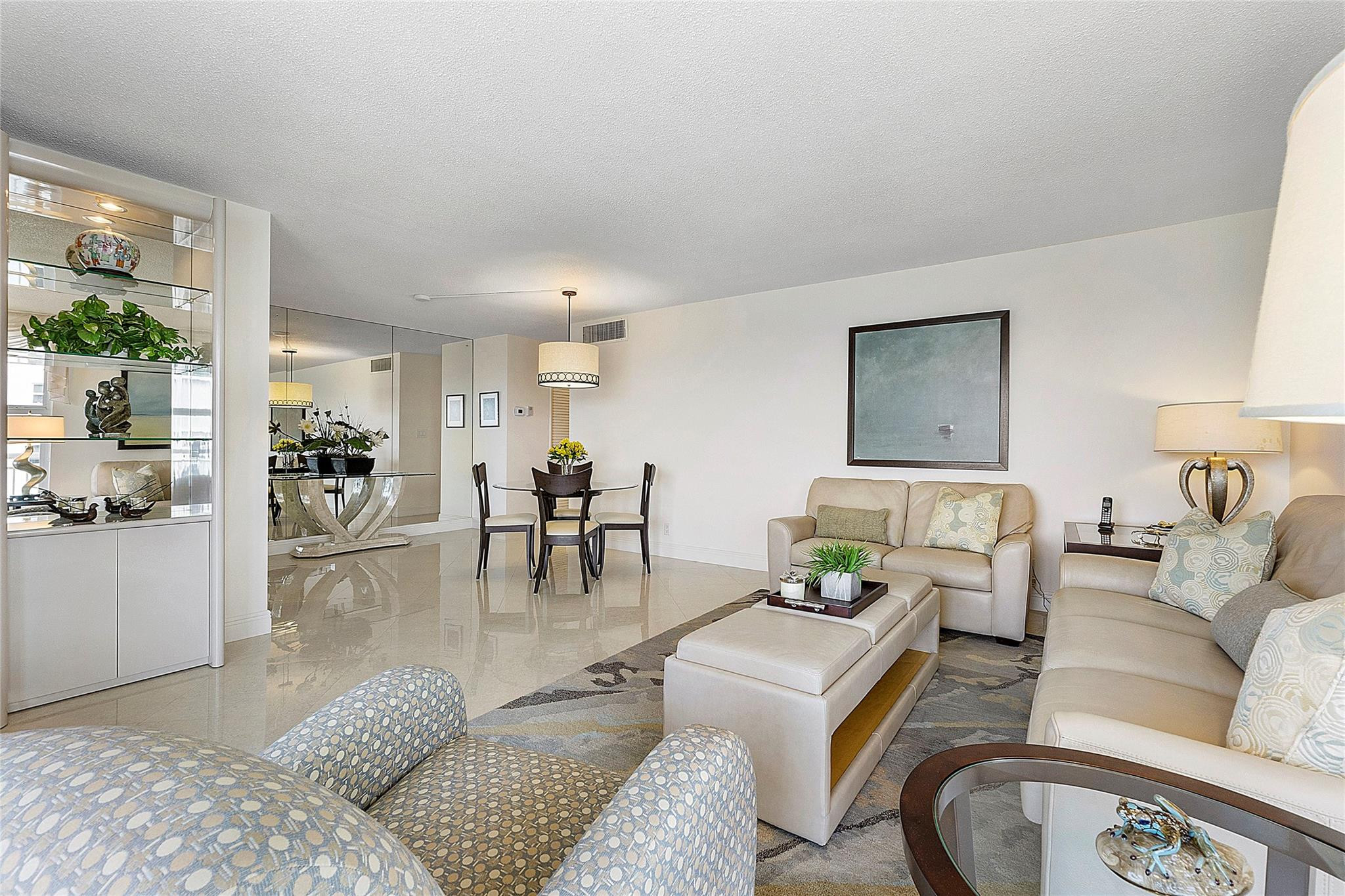 1051 Hillsboro Mile 511E