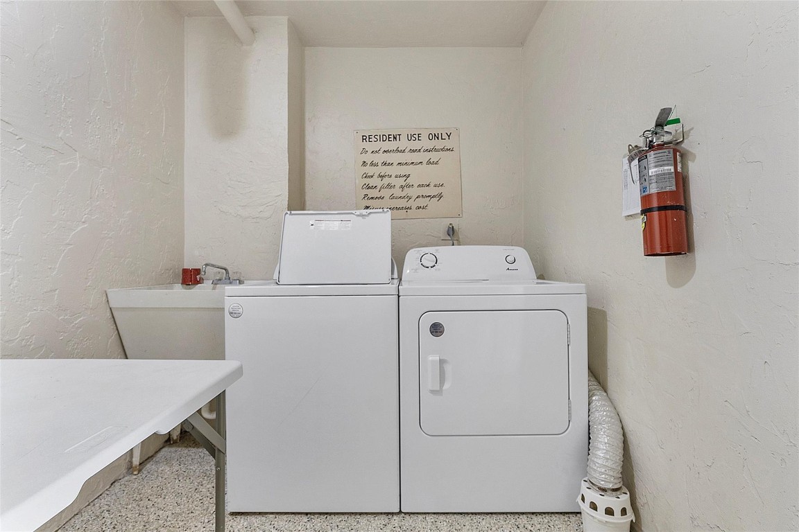 1051 Hillsboro Mile 511E