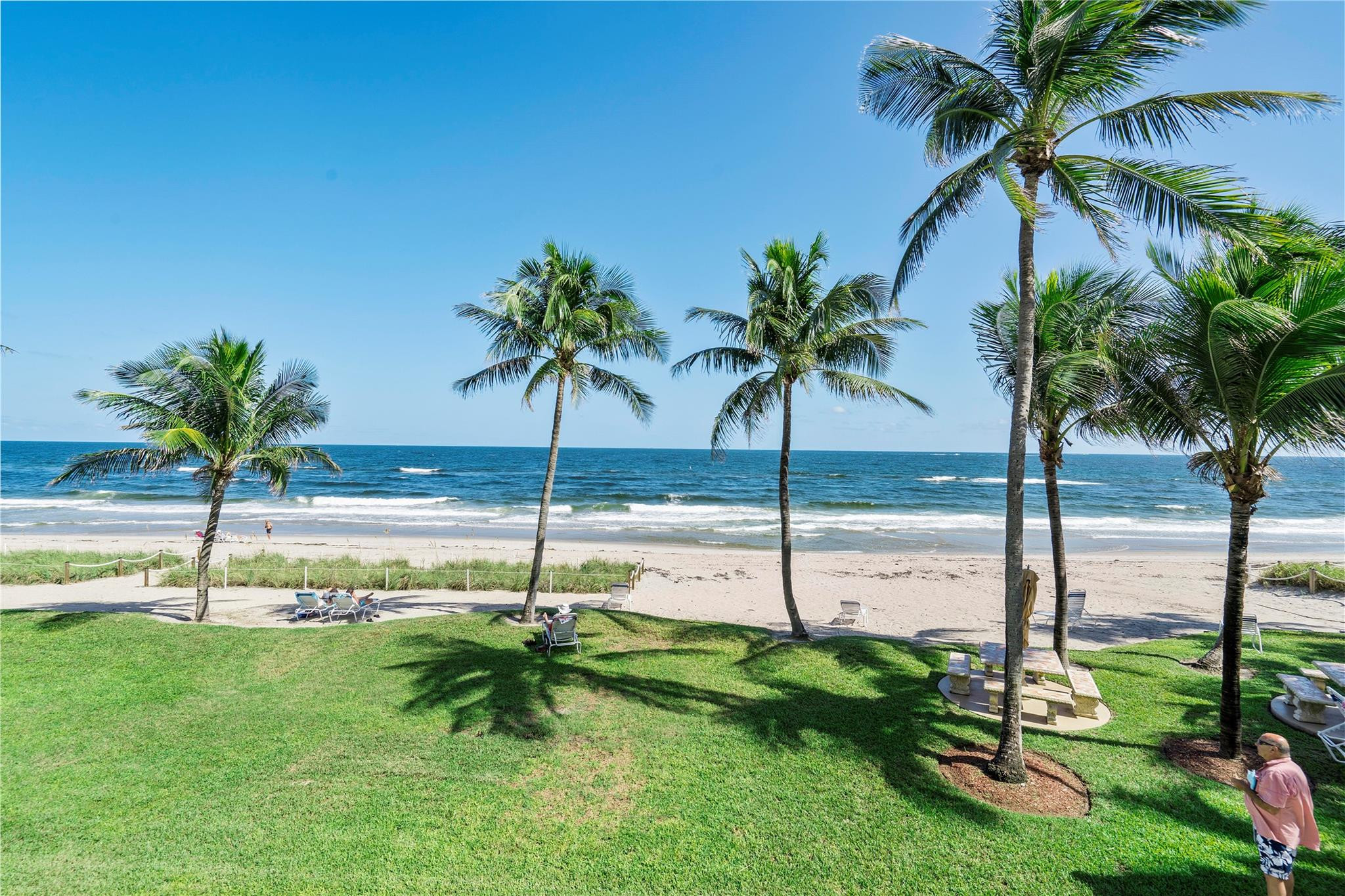 1051 Hillsboro Mile 511E