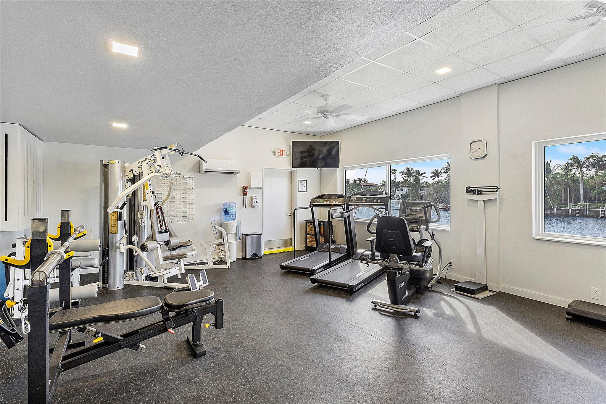 1051 Hillsboro Mile 511E