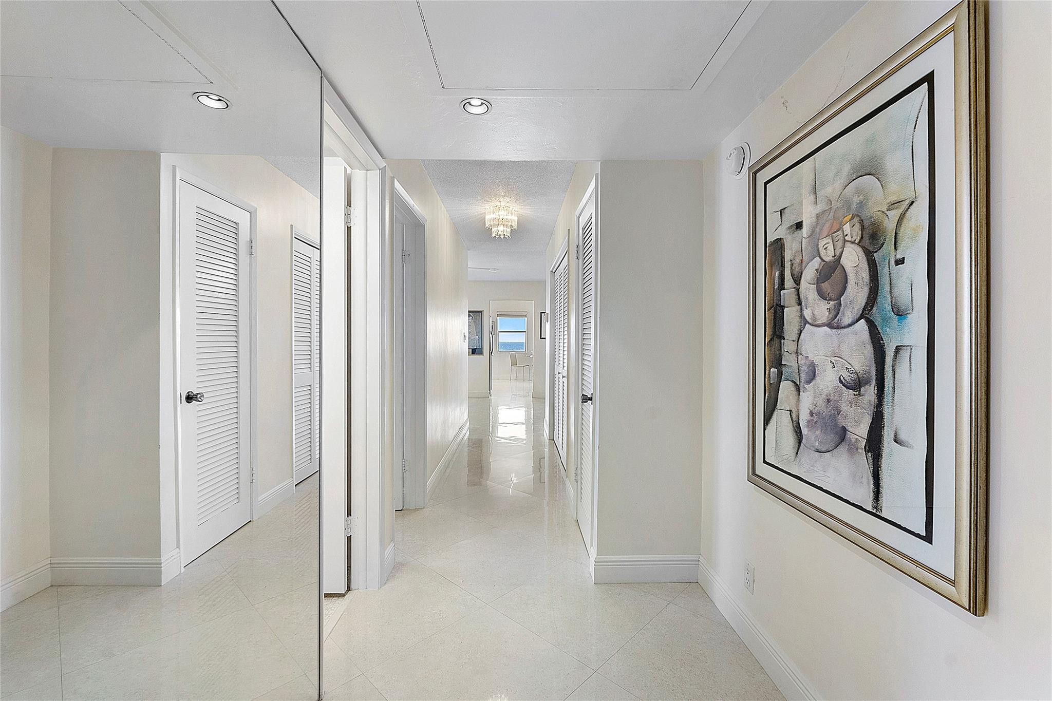 1051 Hillsboro Mile 511E