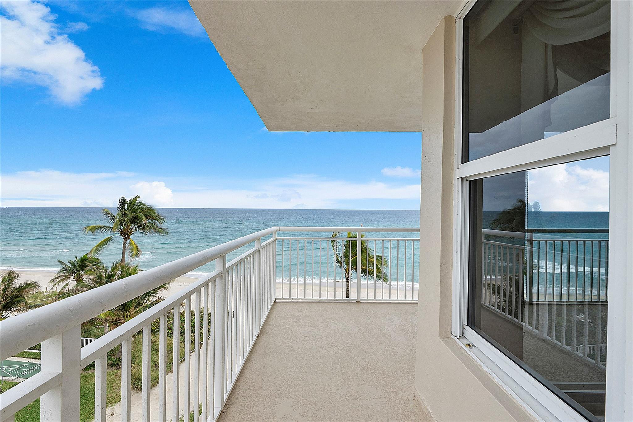 1051 Hillsboro Mile 511E