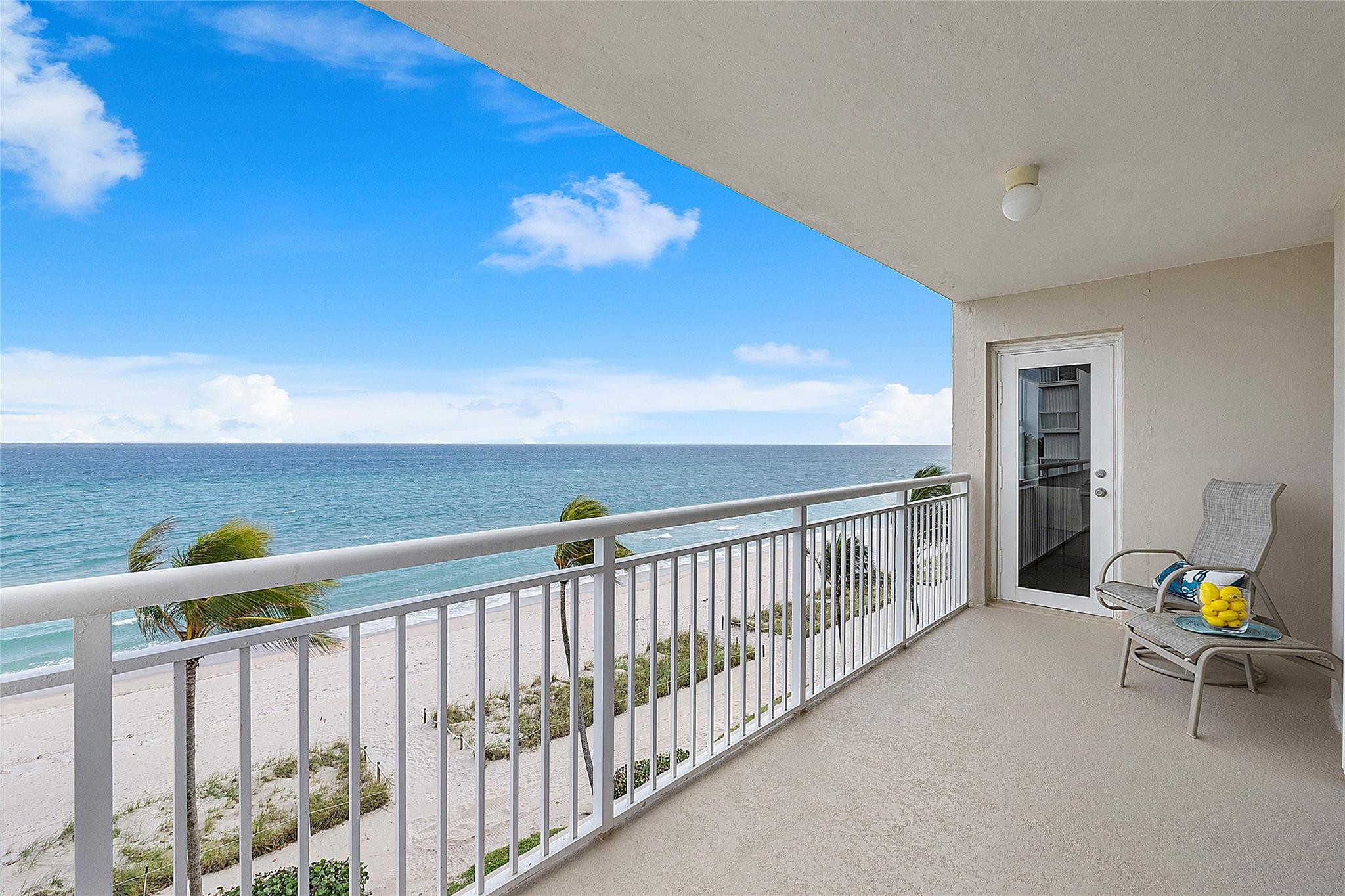 1051 Hillsboro Mile 511E