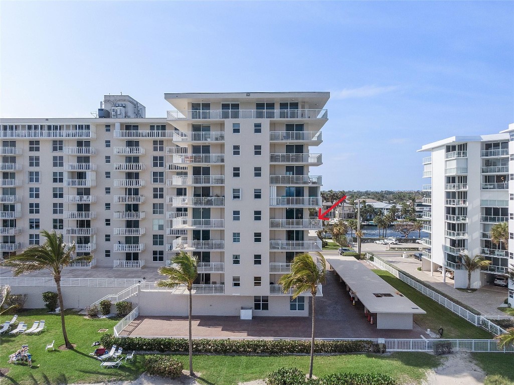 1051 Hillsboro Mile 511E