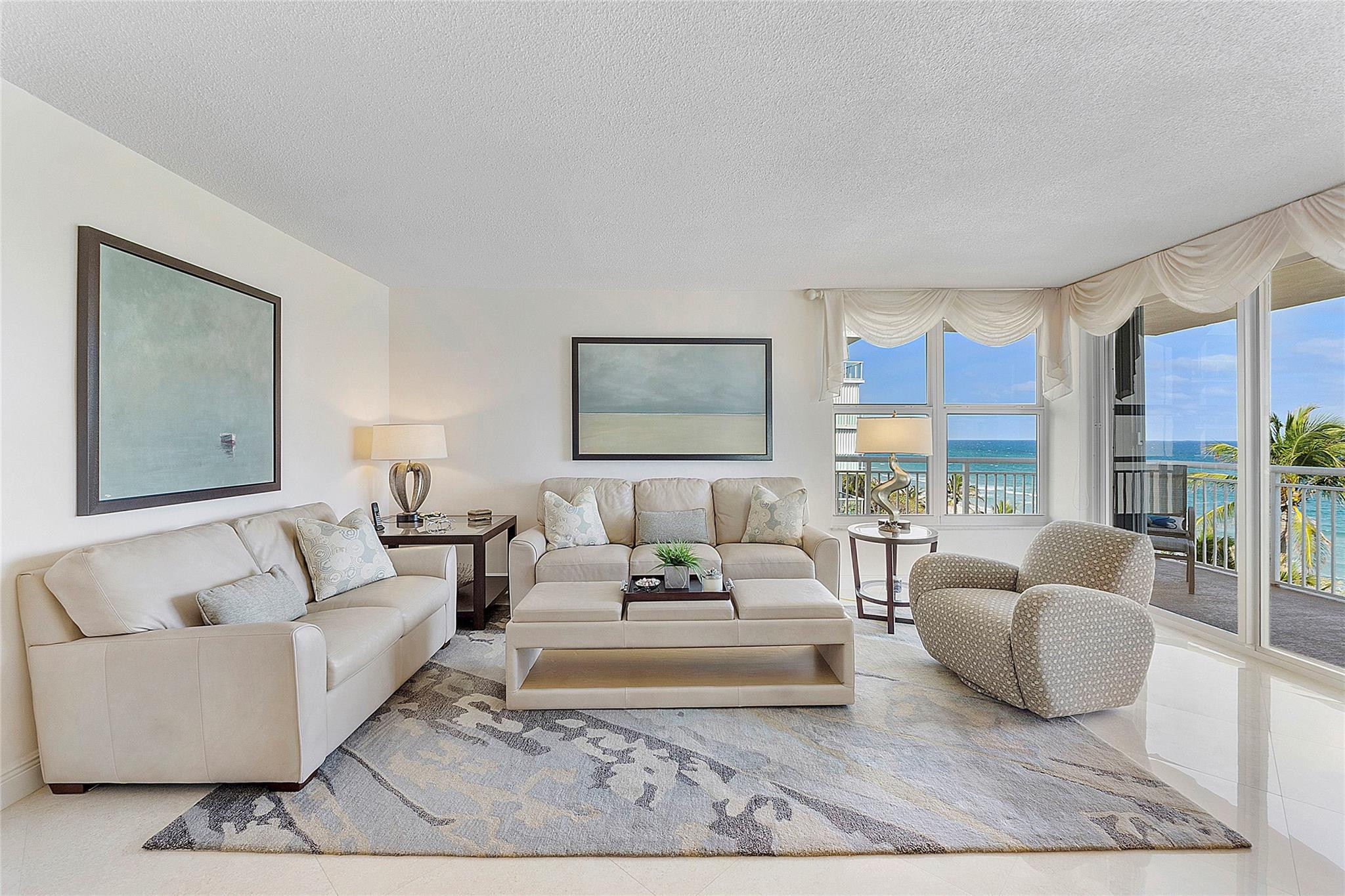 1051 Hillsboro Mile 511E