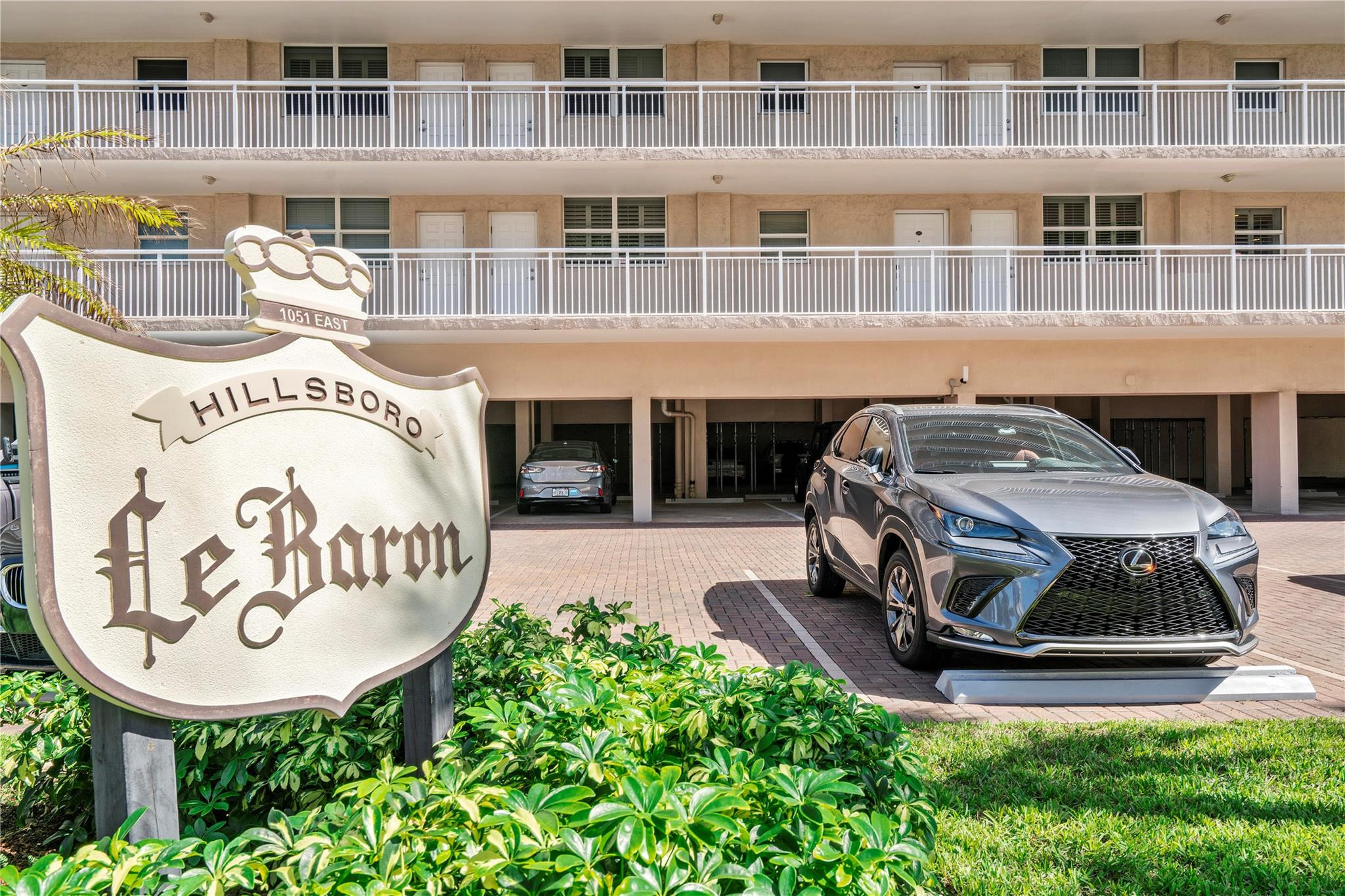 1051 Hillsboro Mile 511E