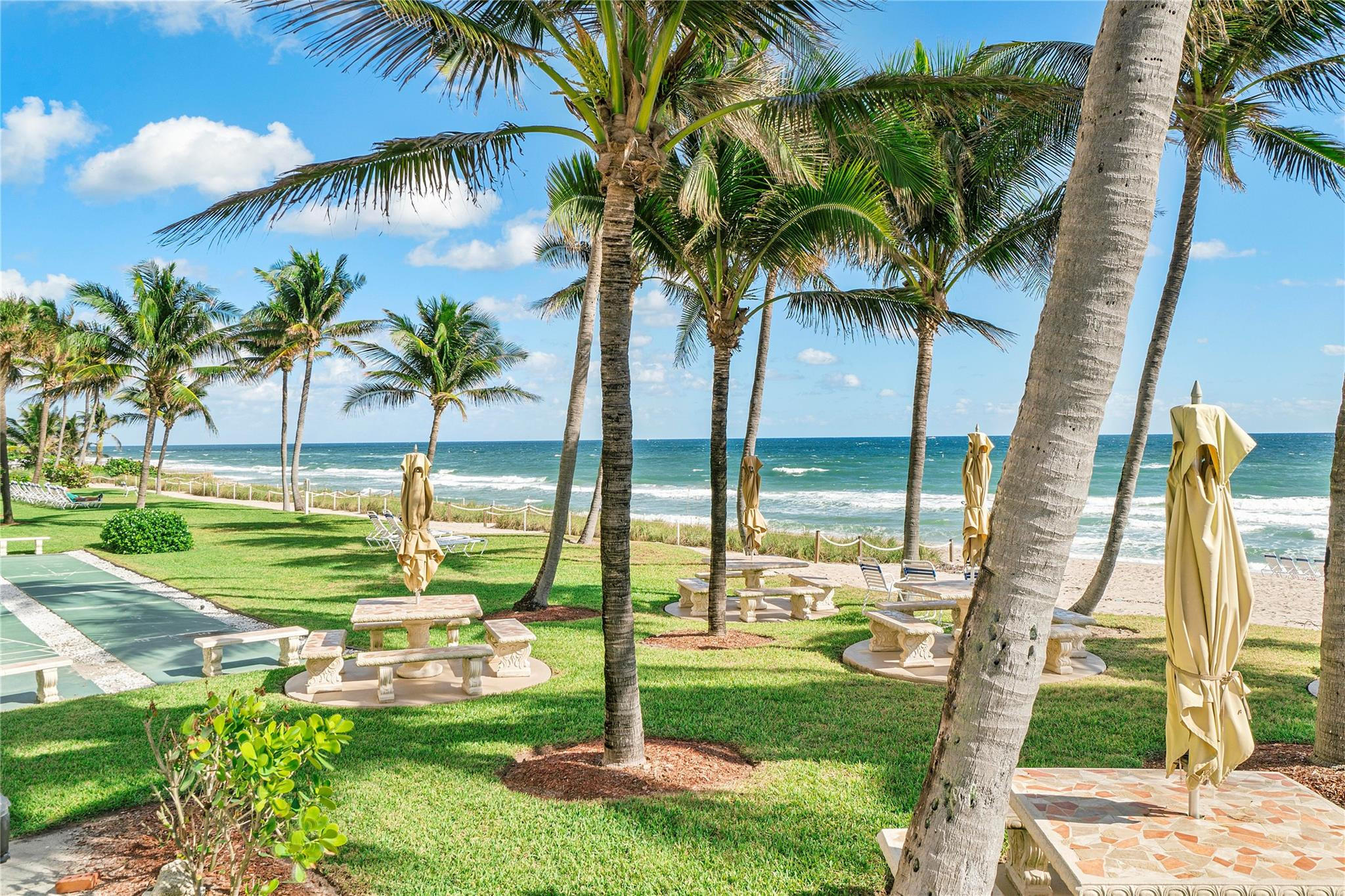 1051 Hillsboro Mile 511E