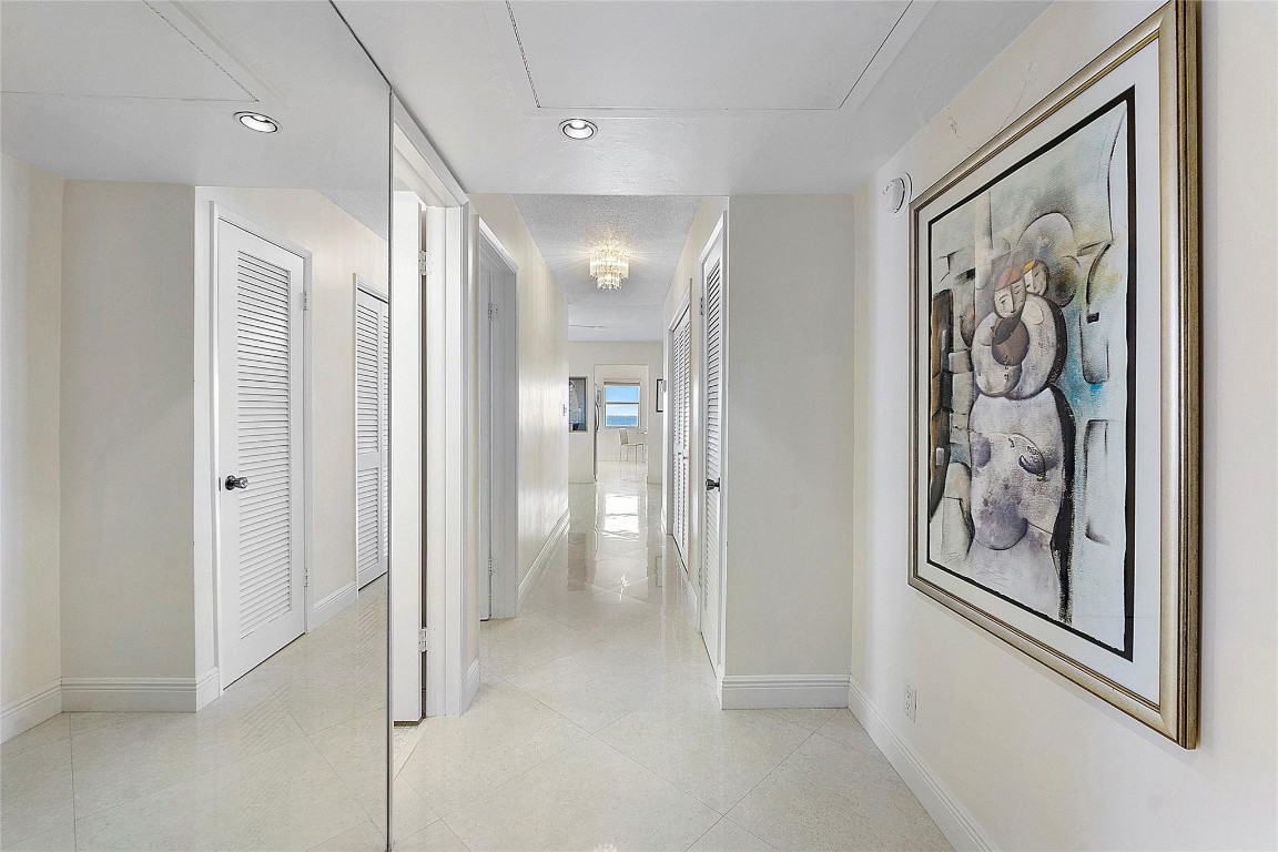 1051 Hillsboro Mile 511E