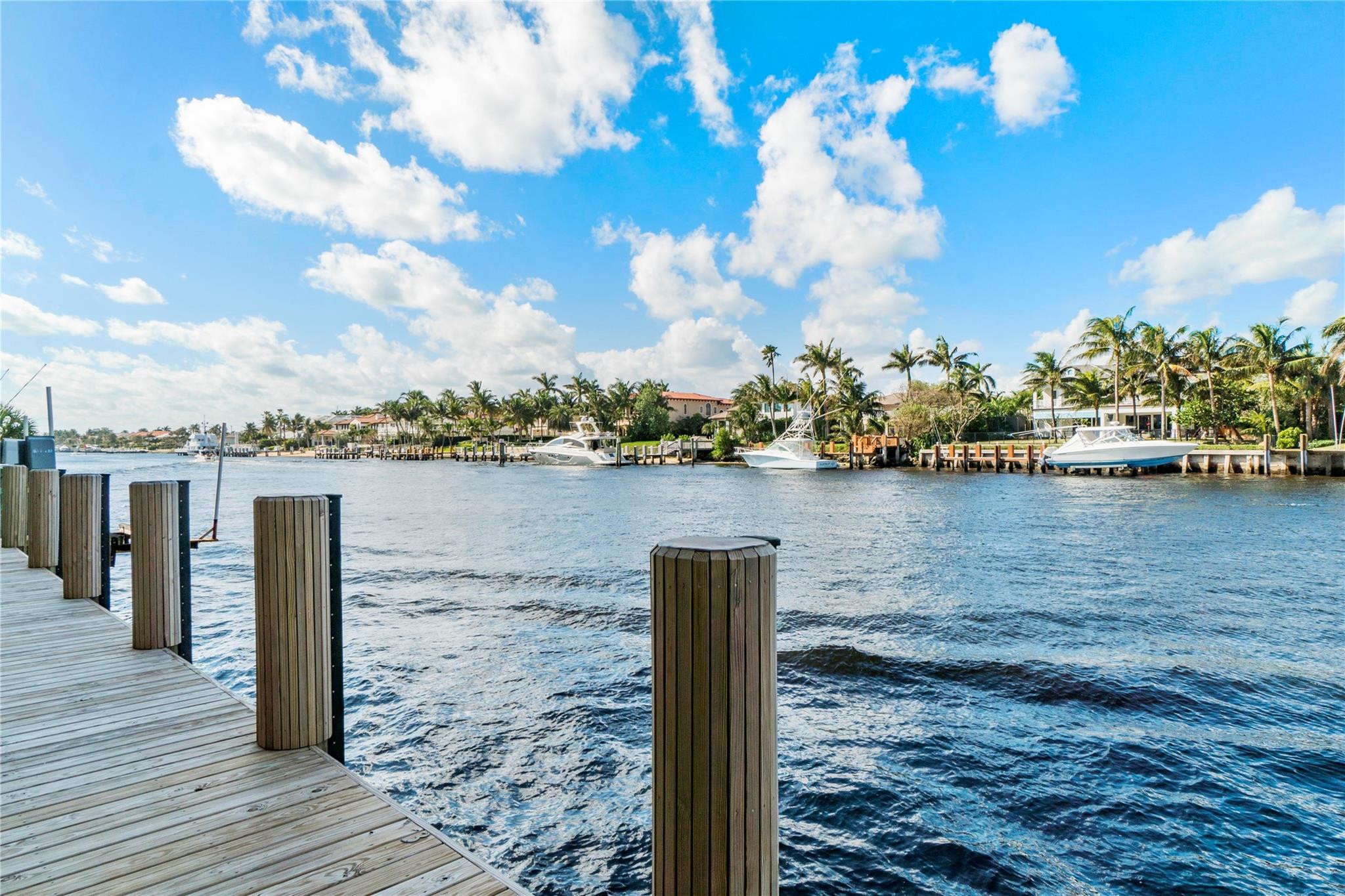 1051 Hillsboro Mile 511E