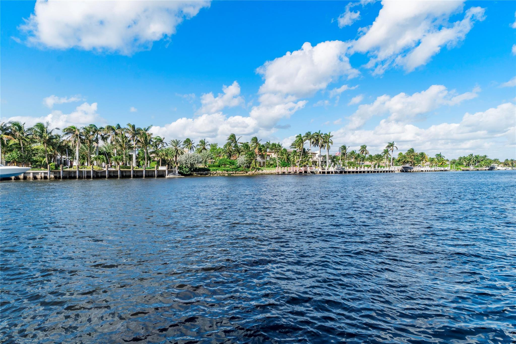 1051 Hillsboro Mile 511E