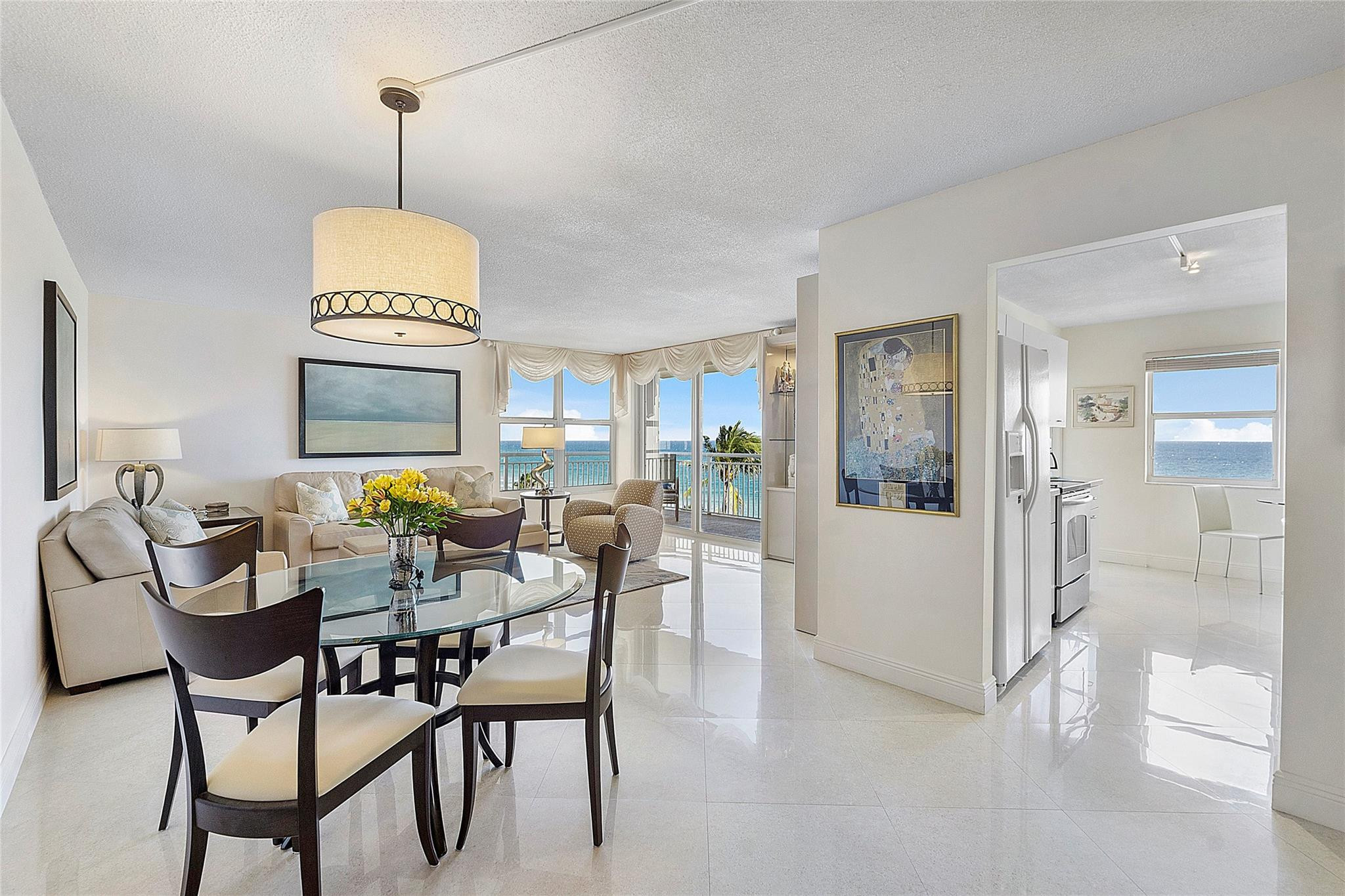 1051 Hillsboro Mile 511E