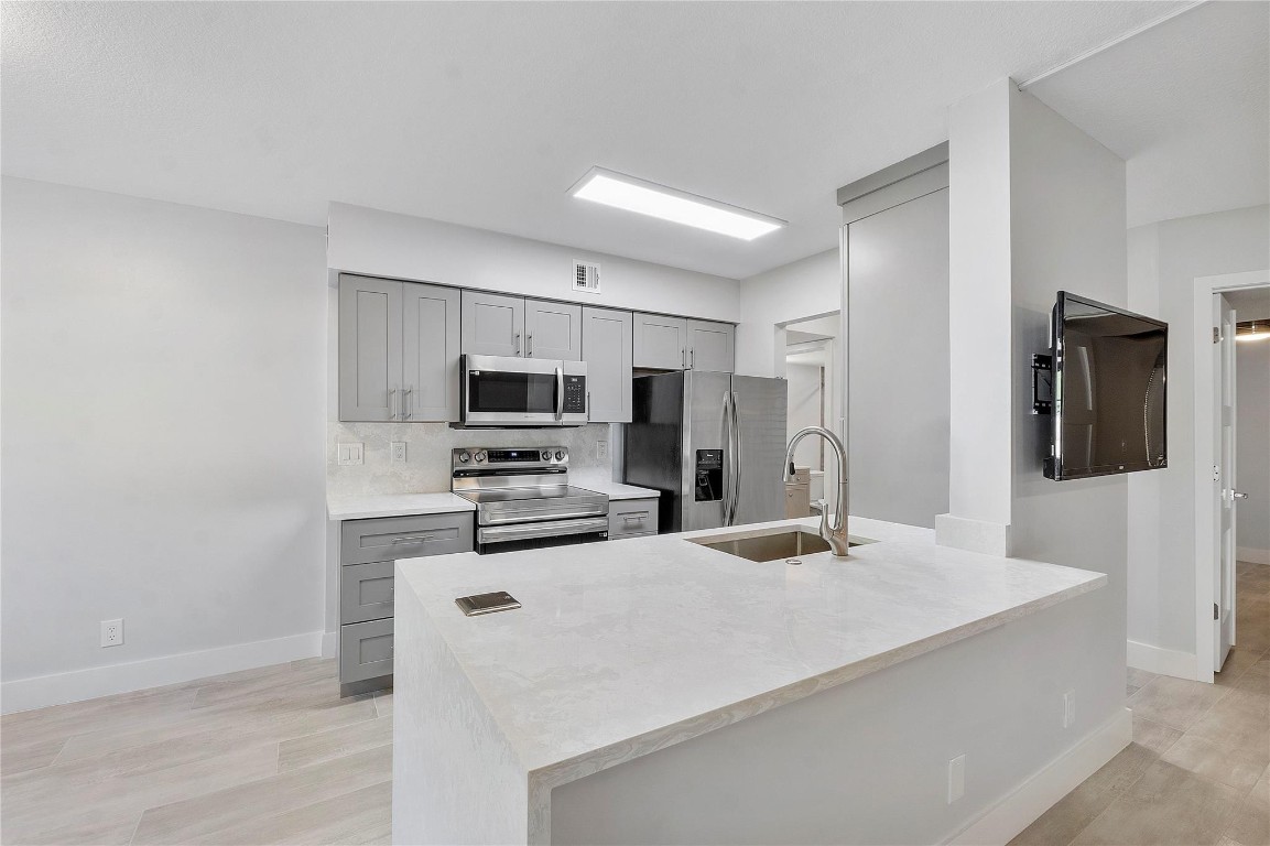 9901 Westview Dr 313