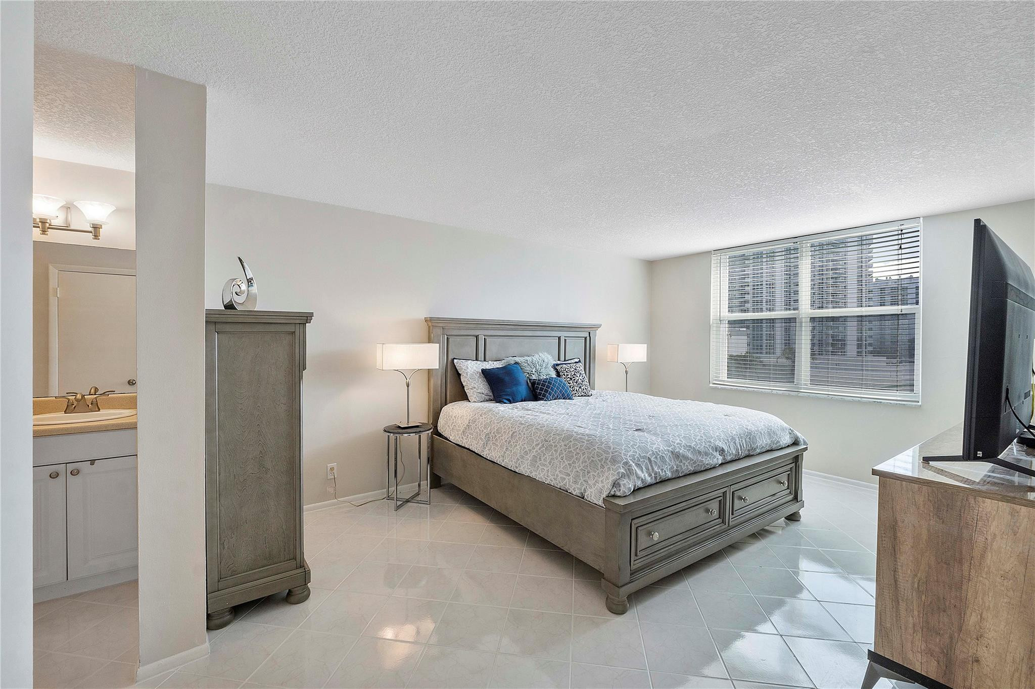 3015 N Ocean Boulevard 4L