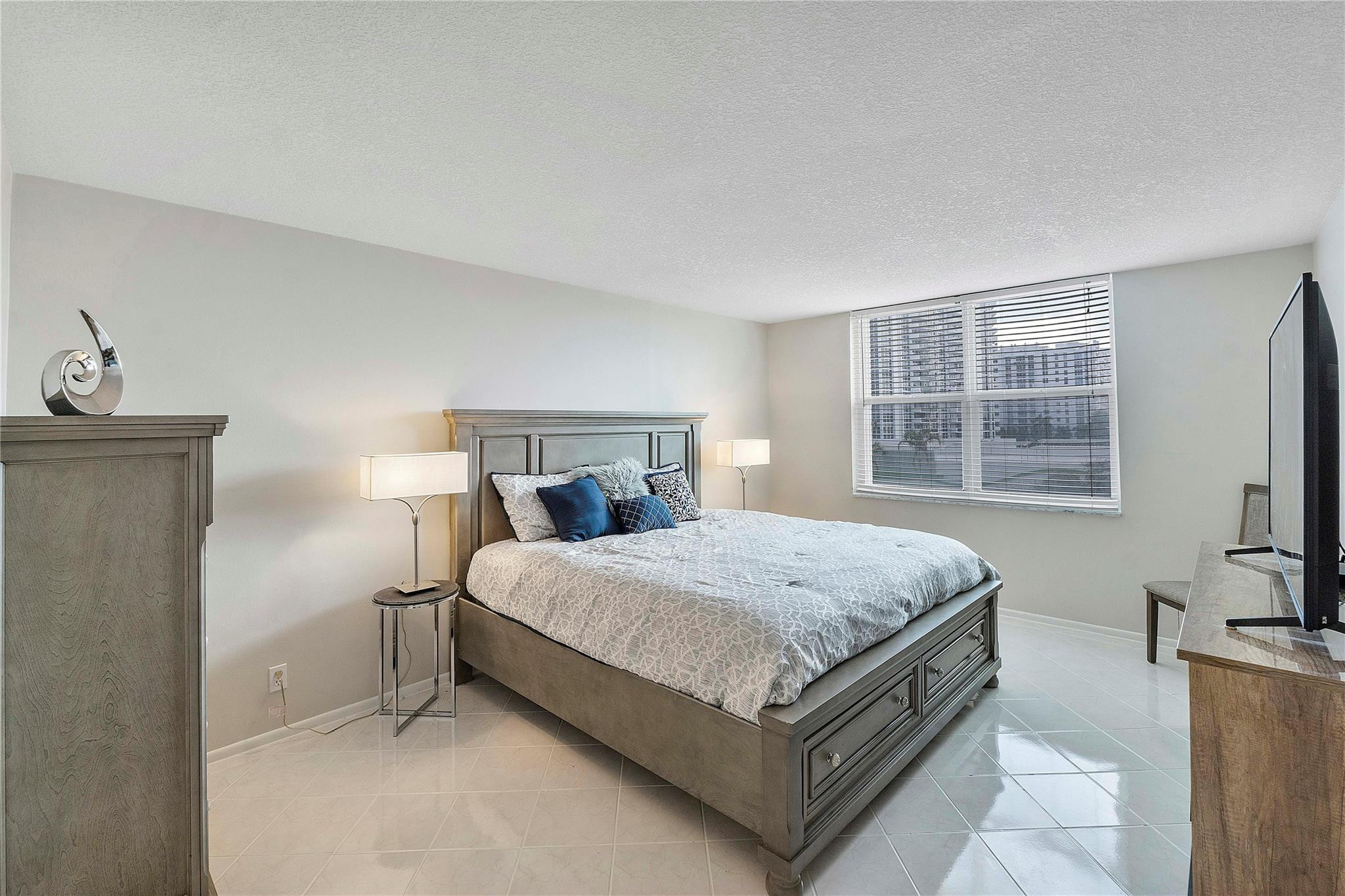 3015 N Ocean Boulevard 4L