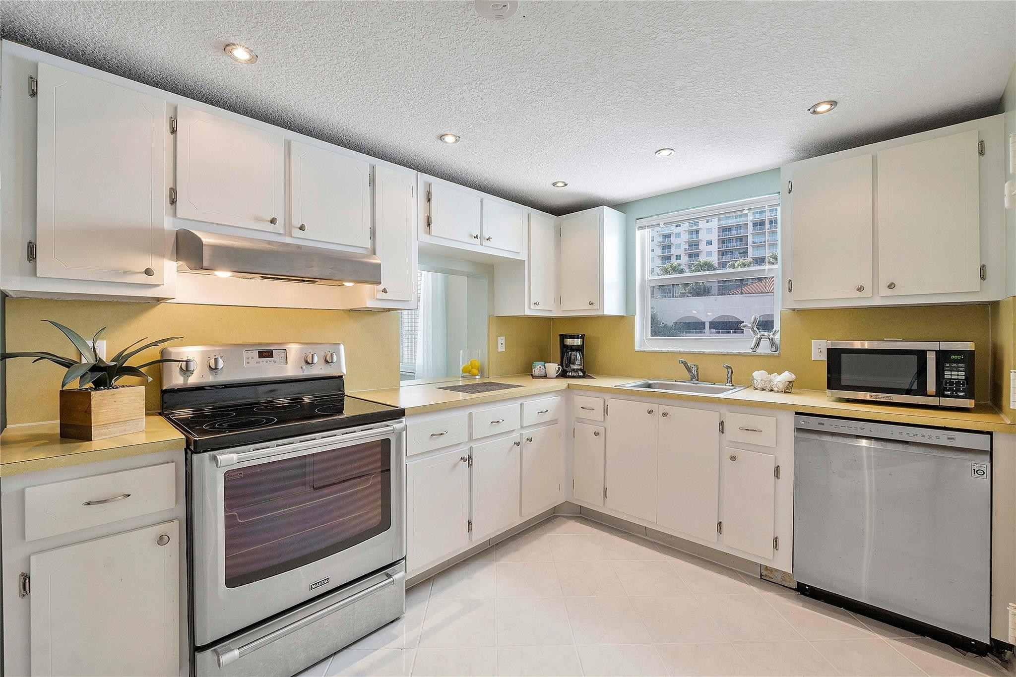 3015 N Ocean Boulevard 4L