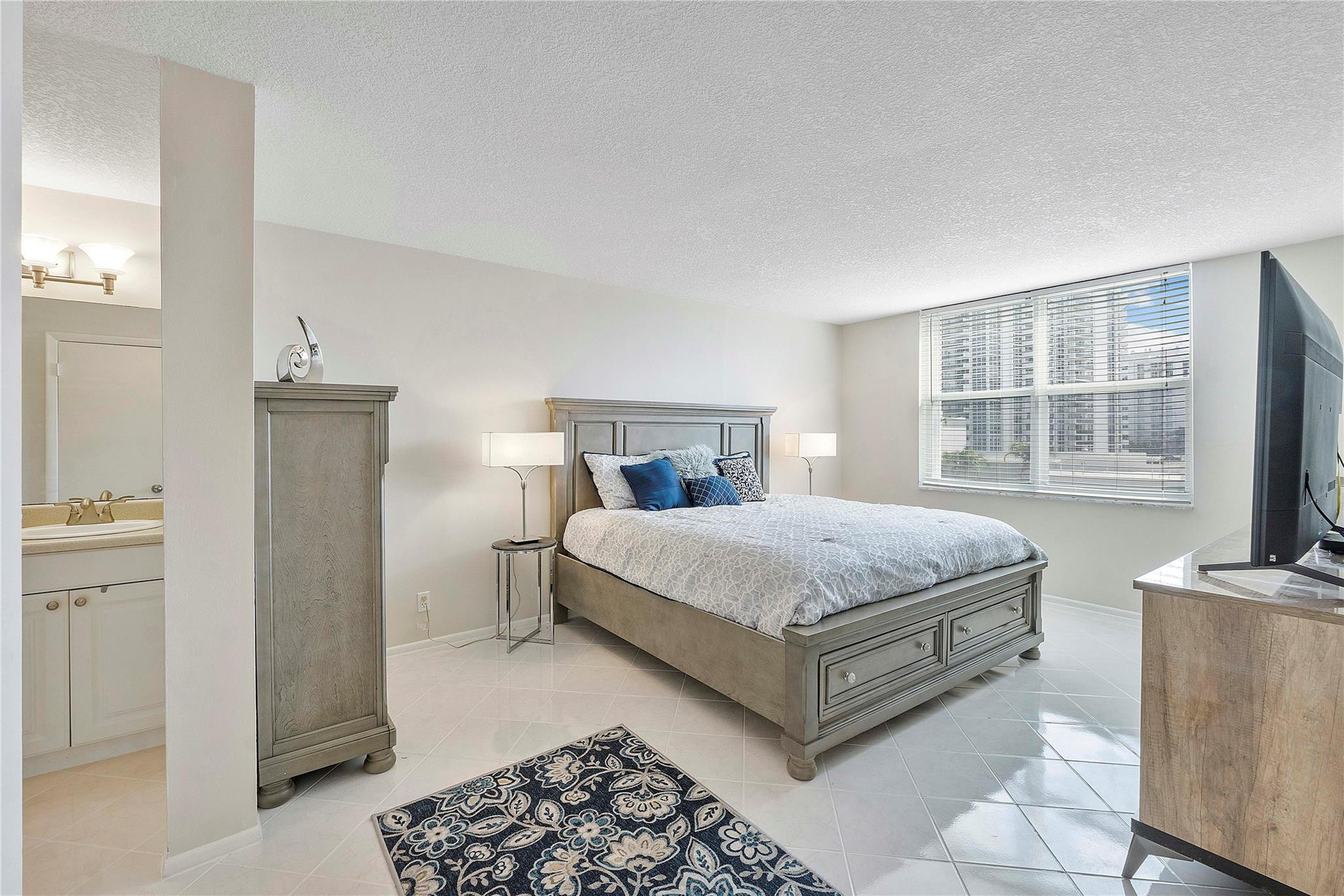 3015 N Ocean Boulevard 4L