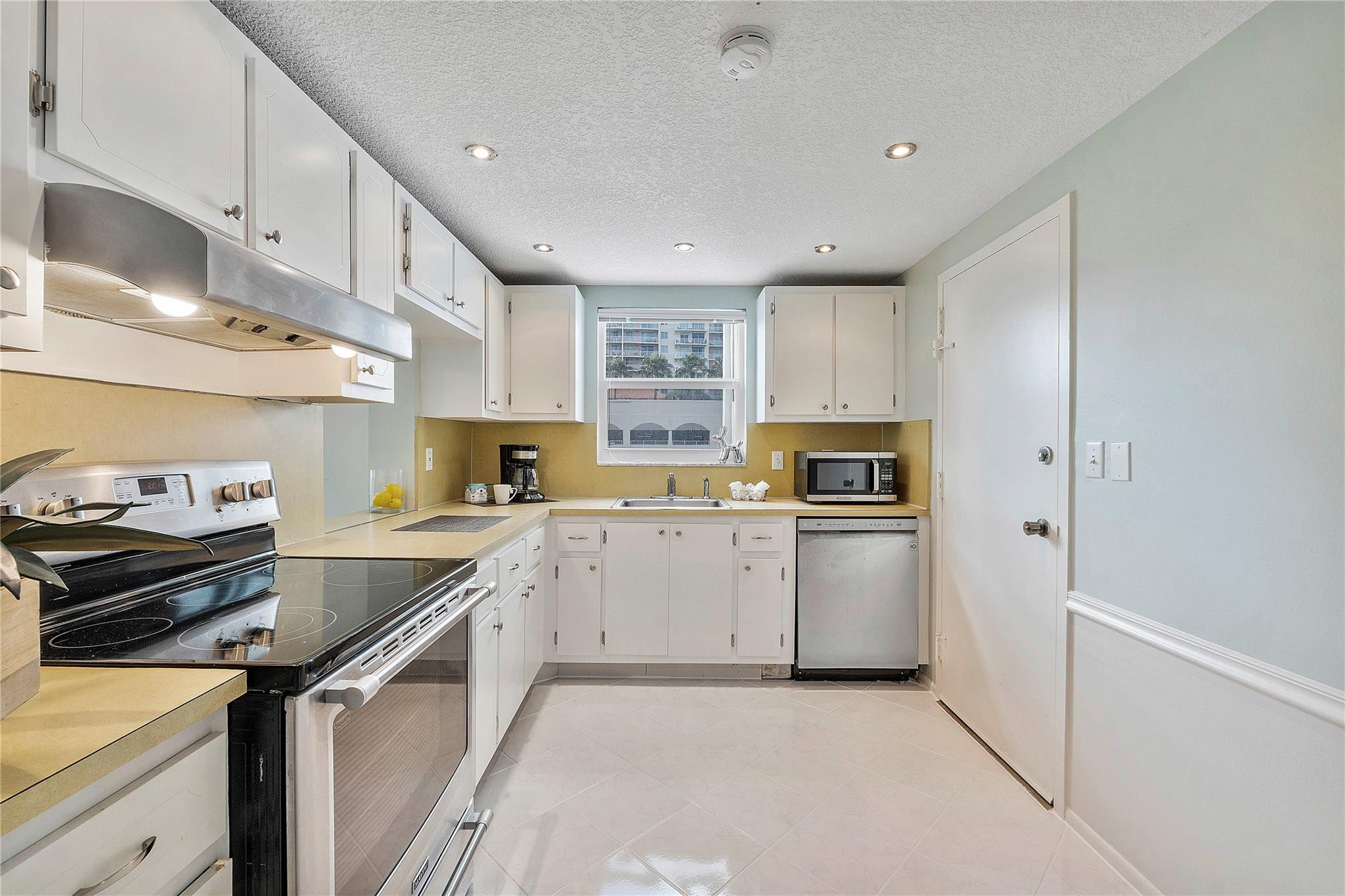 3015 N Ocean Boulevard 4L