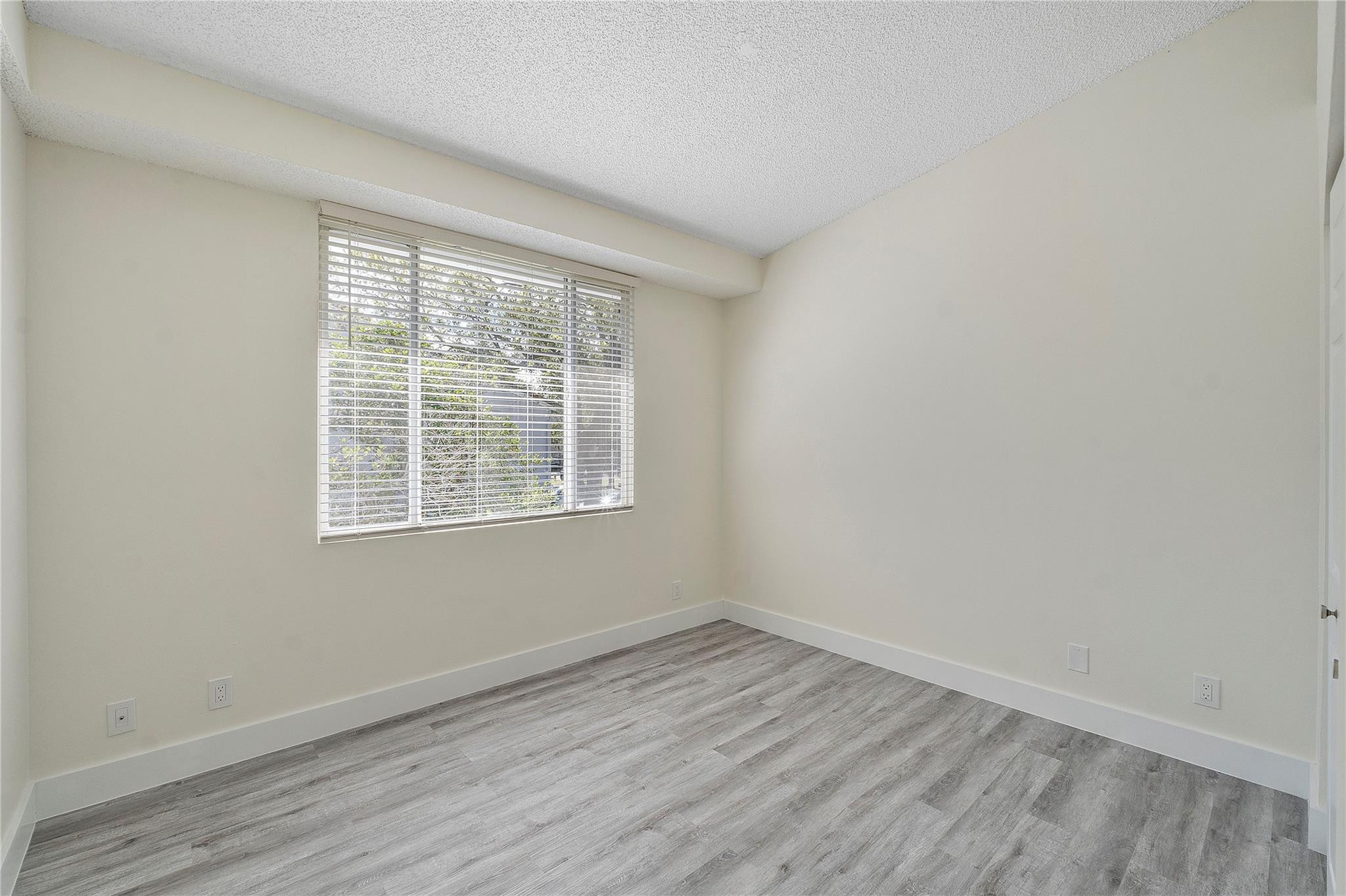 931 Lyons Road 4204